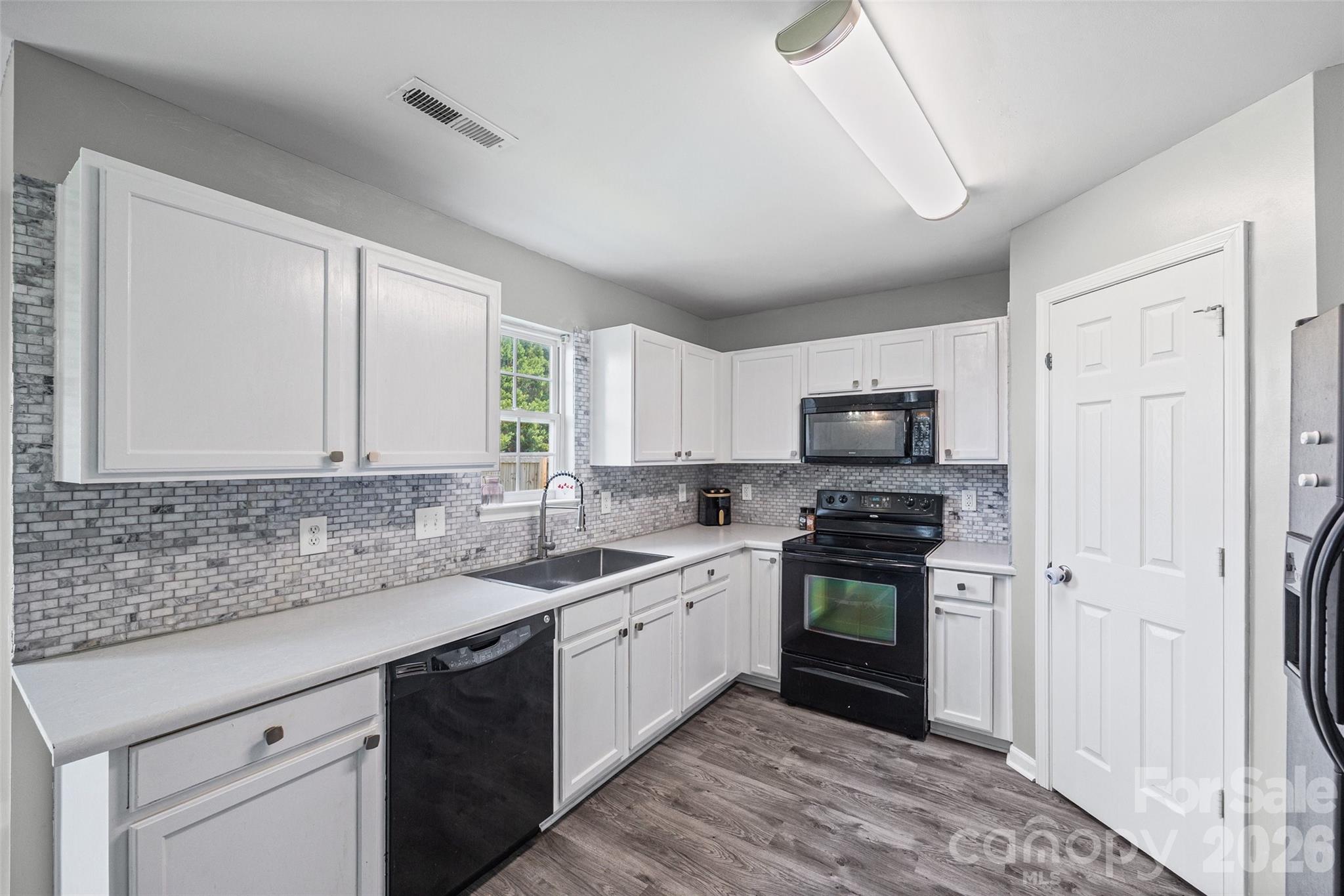 512 Gentle Breeze Lane Property Photo 1