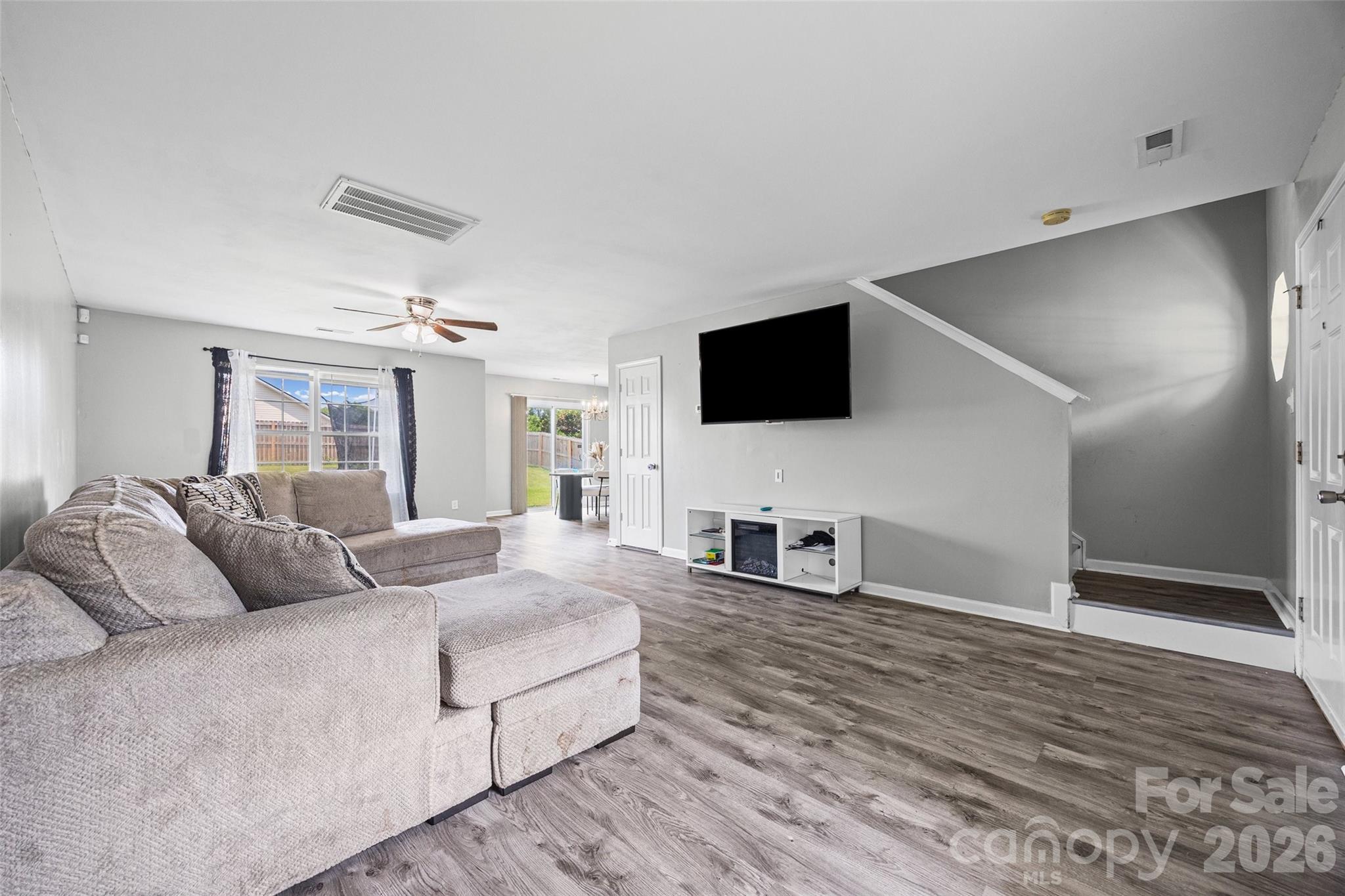512 Gentle Breeze Lane Property Photo 3