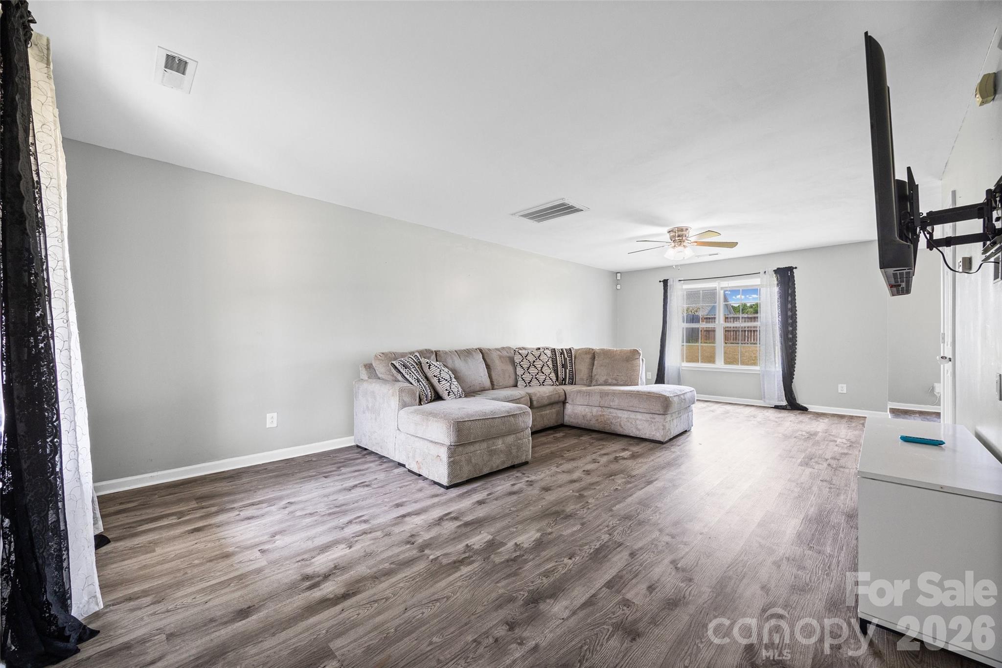 512 Gentle Breeze Lane Property Photo 8