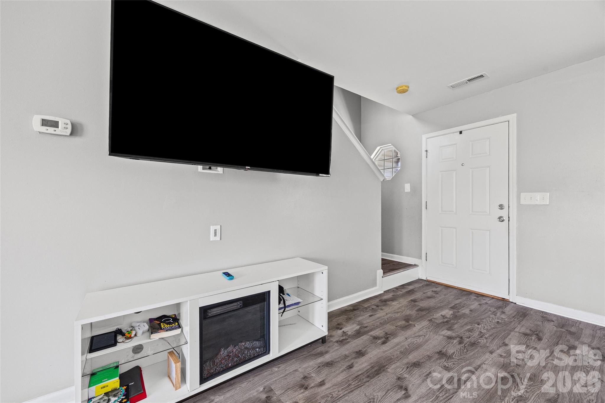 512 Gentle Breeze Lane Property Photo 9