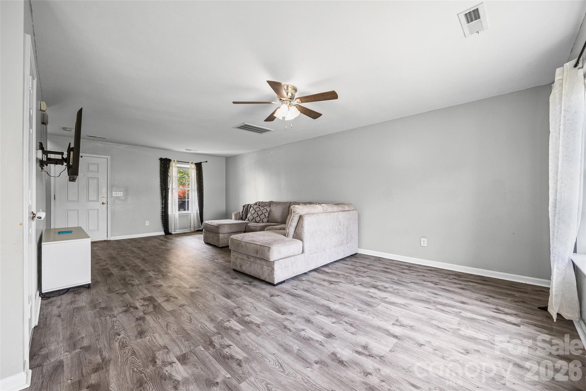512 Gentle Breeze Lane Property Photo 10