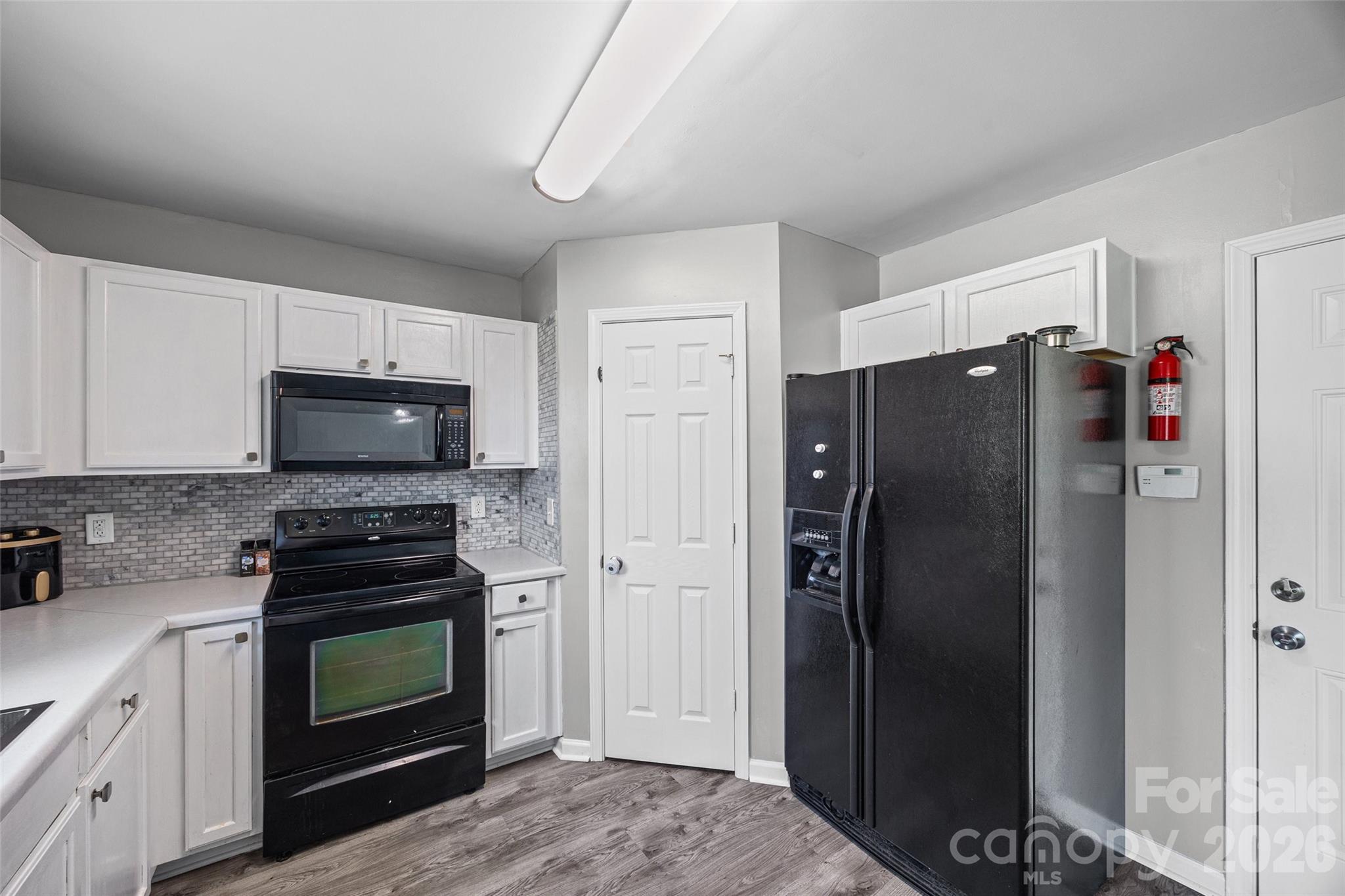 512 Gentle Breeze Lane Property Photo 12