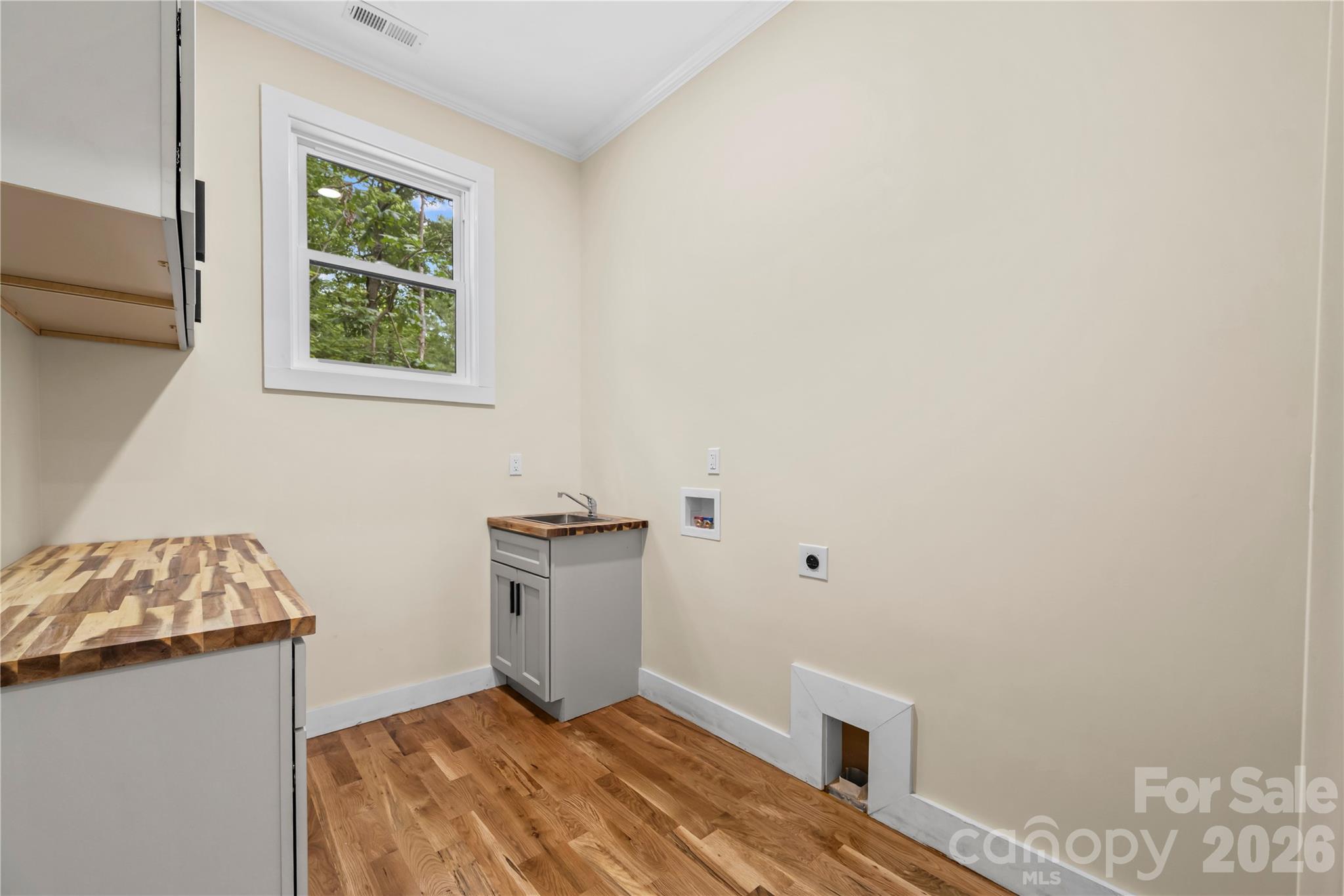 210 Hickory Tree Lane Property Photo 6