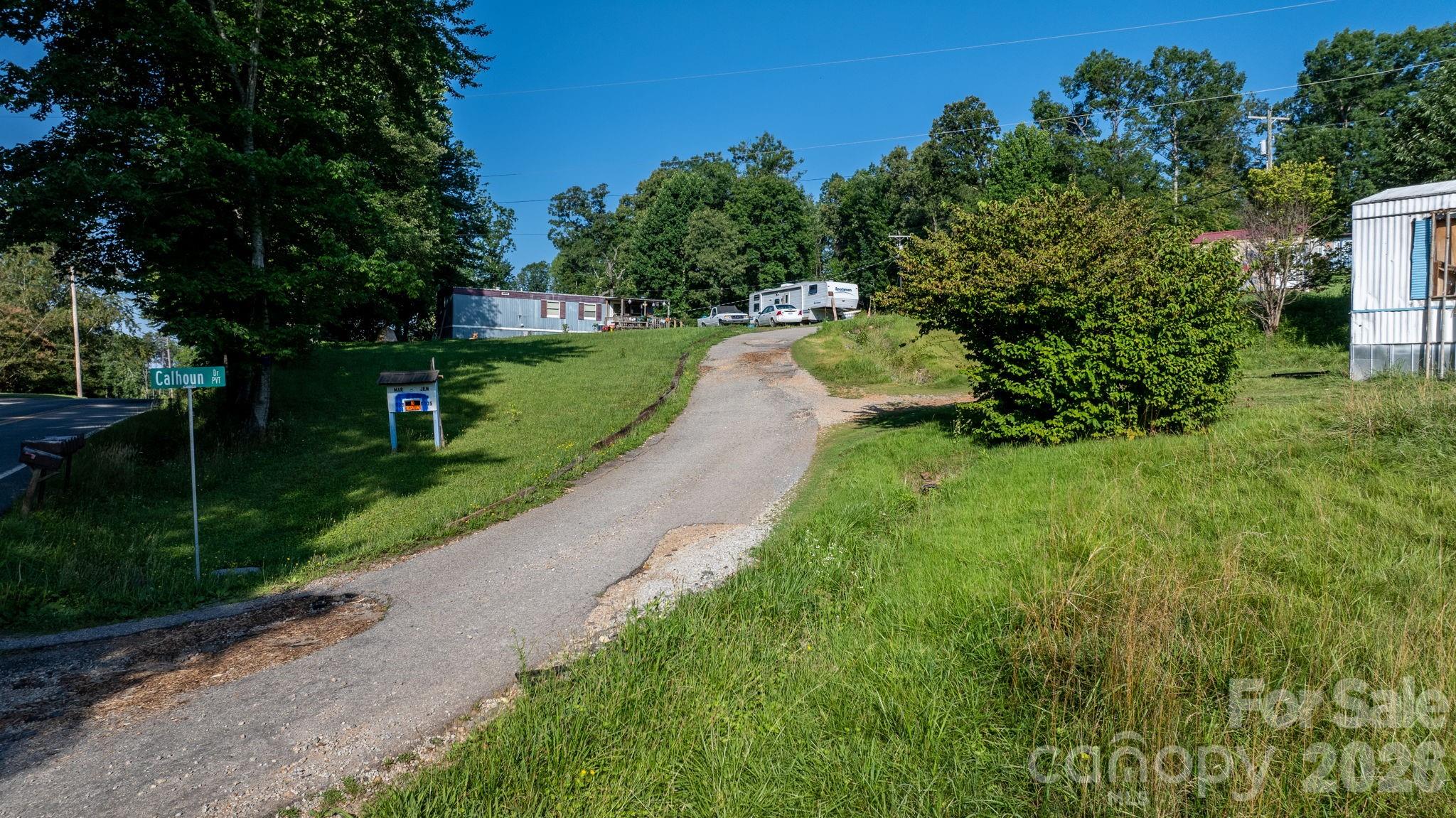 14 Calhoun Drive Property Photo 4