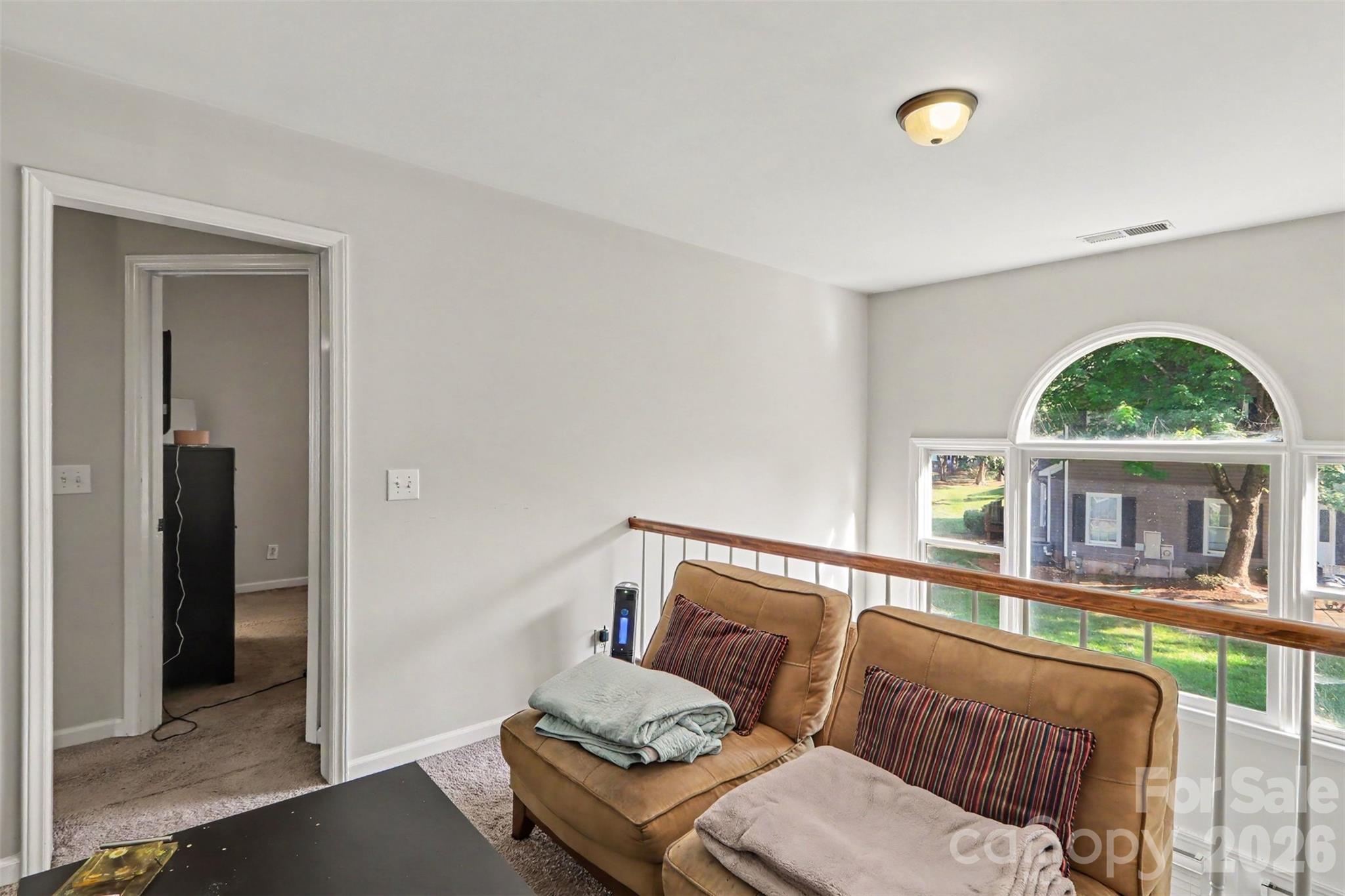 8606 Fox Chase Lane Property Photo 5