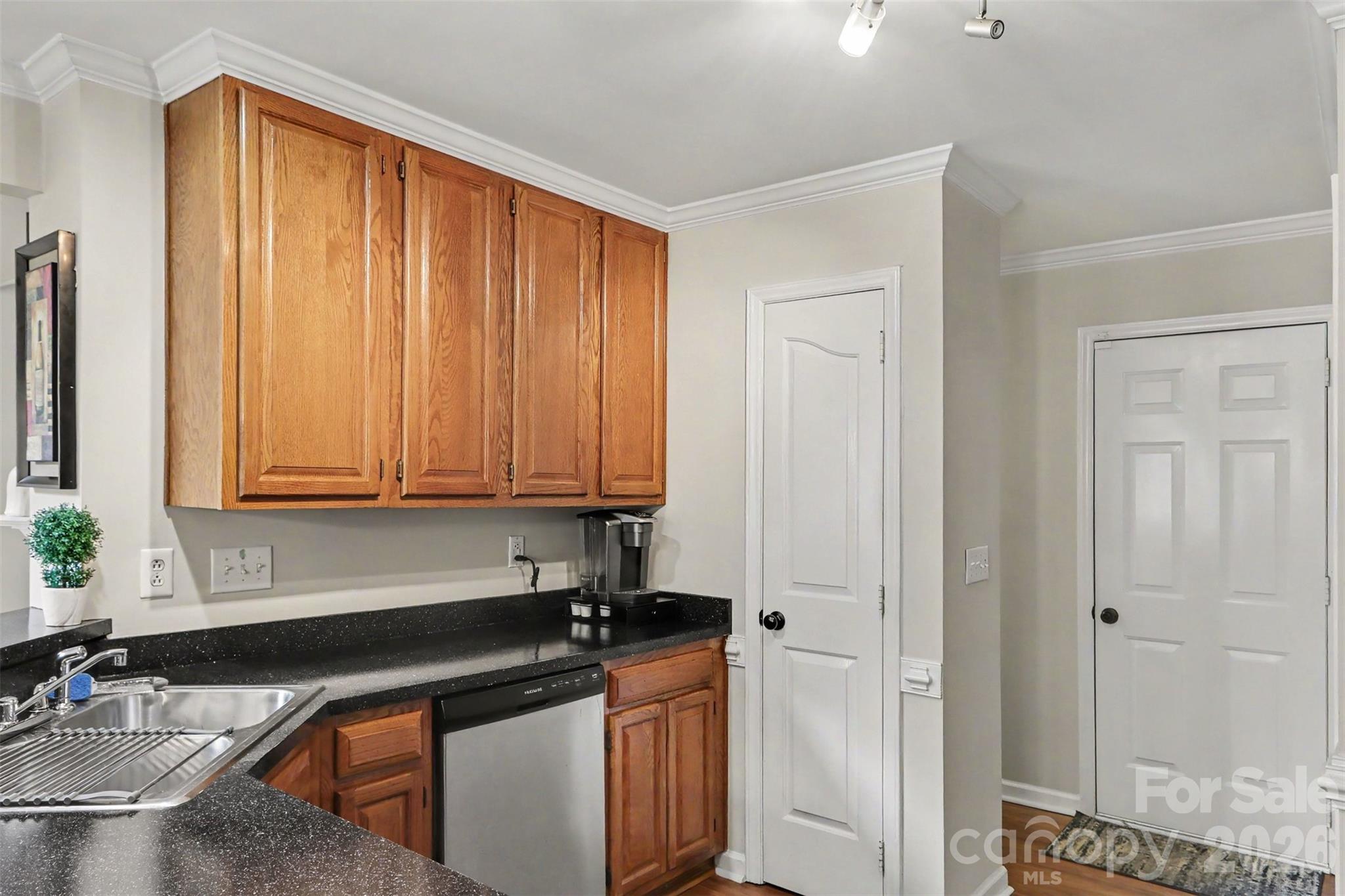 8606 Fox Chase Lane Property Photo 16