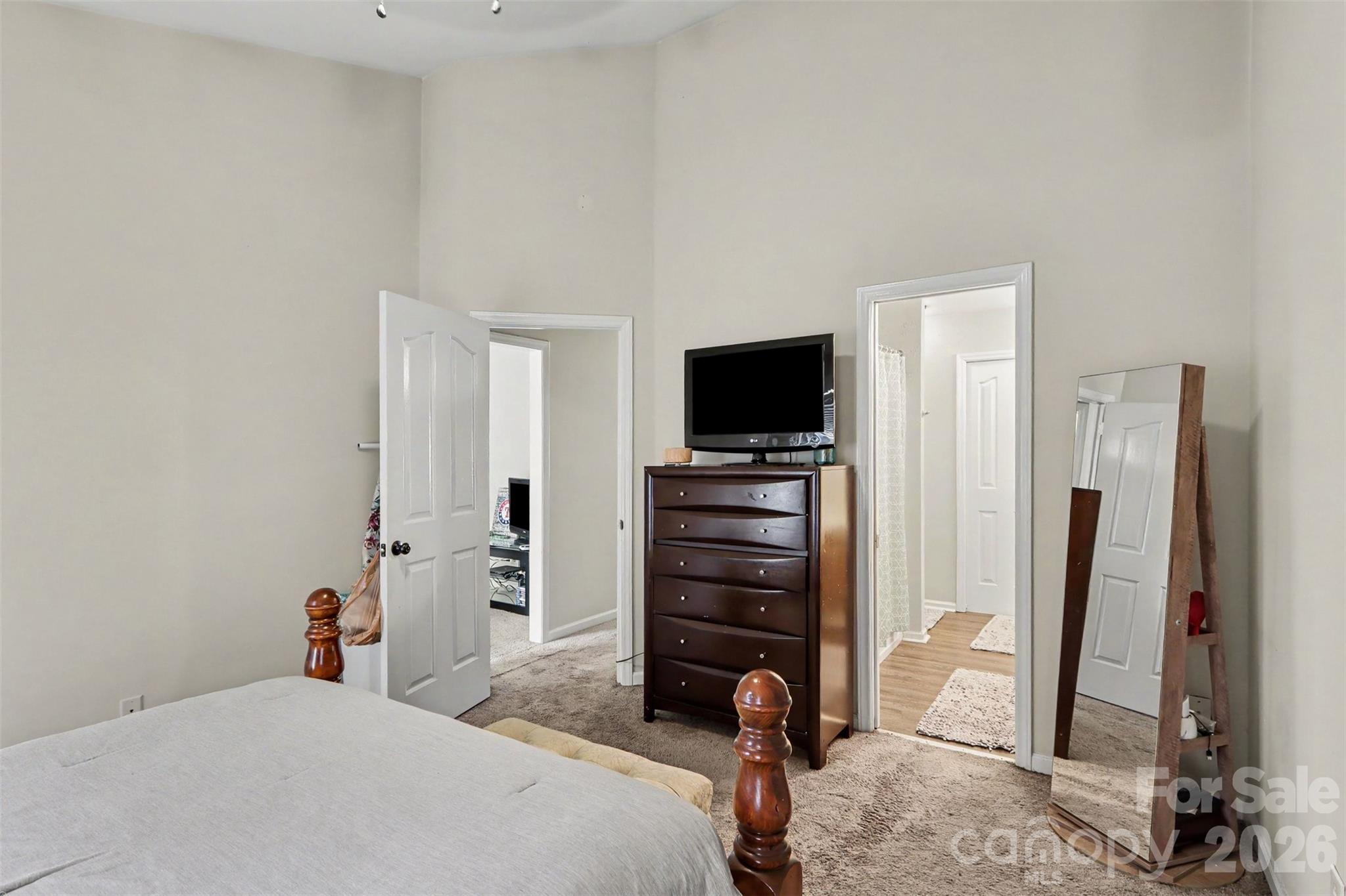 8606 Fox Chase Lane Property Photo 20