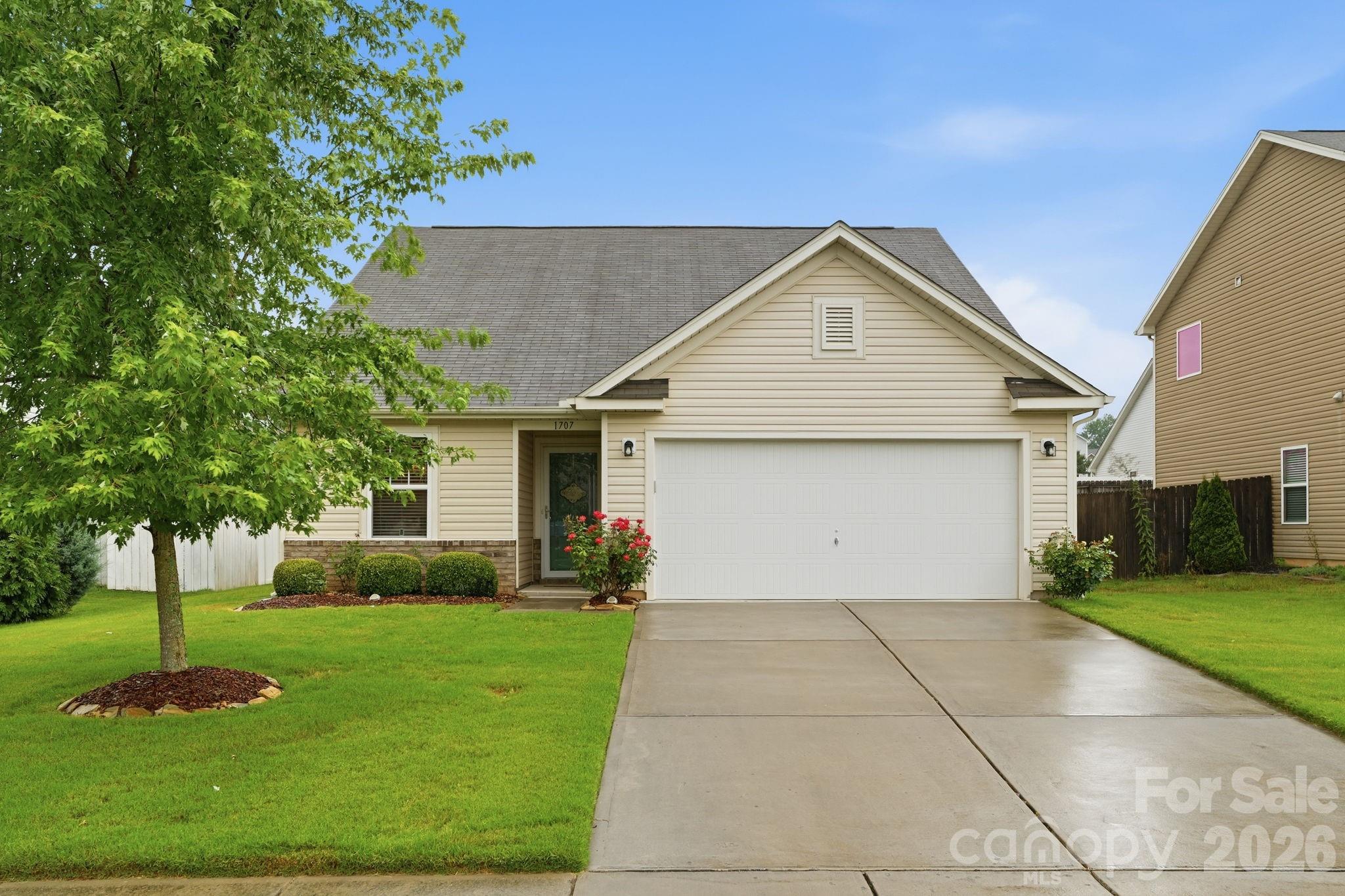1707 Sawtooth Court Property Photo 1