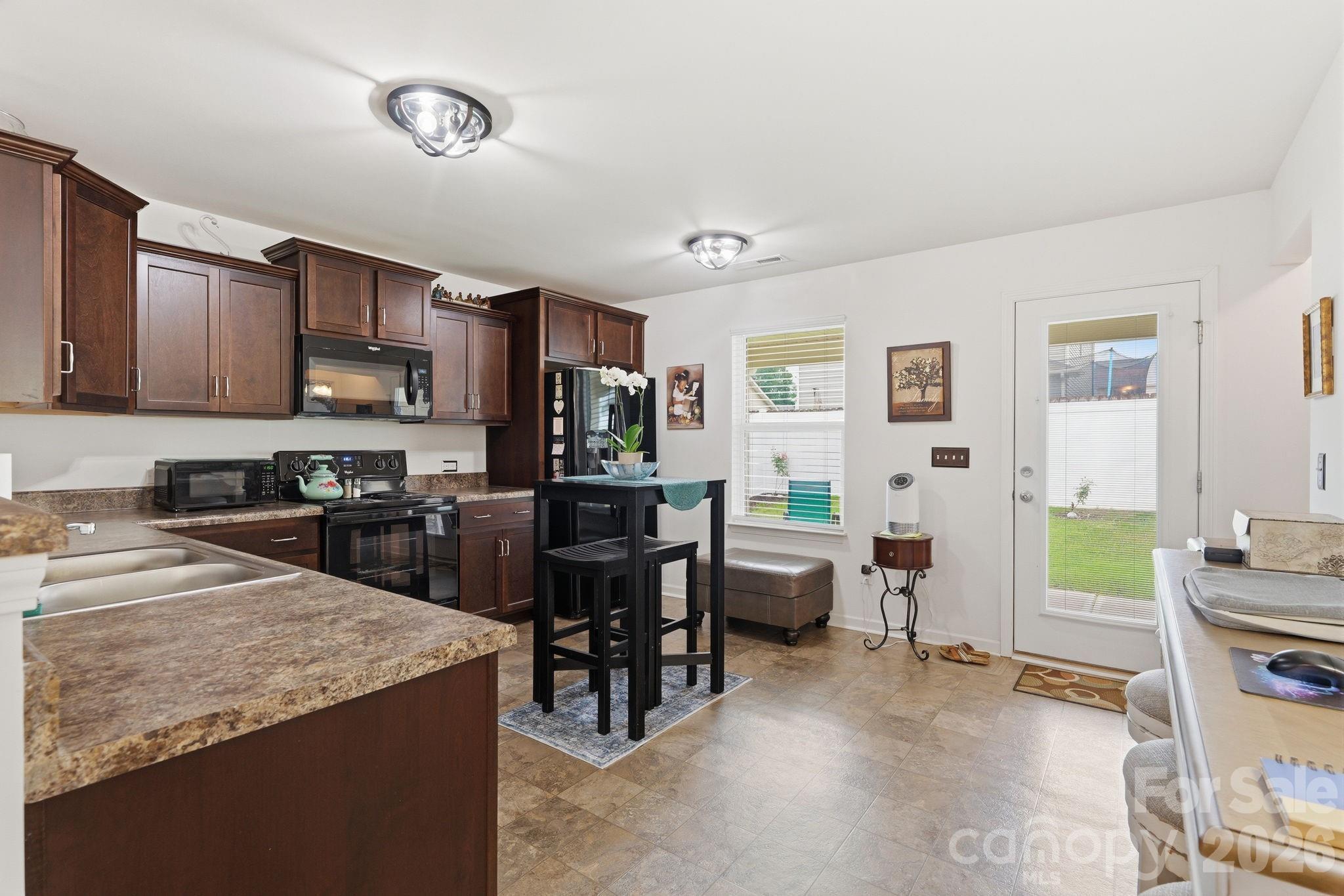 1707 Sawtooth Court Property Photo 8