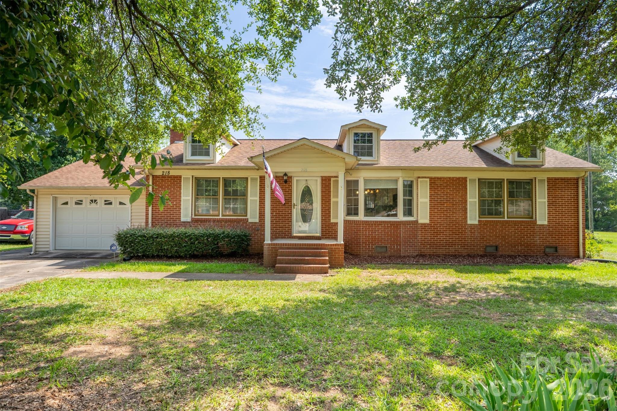 218 S Plantation Road Property Photo 1