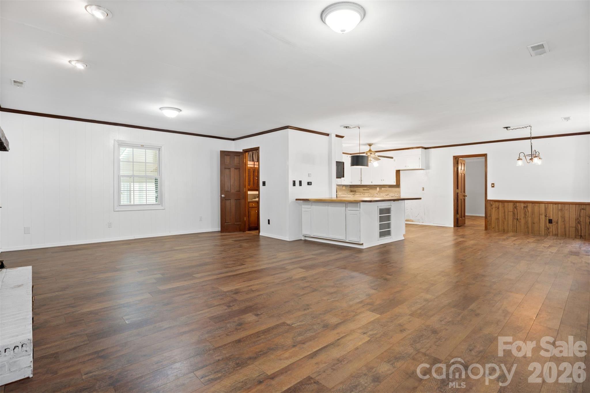 218 S Plantation Road Property Photo 4
