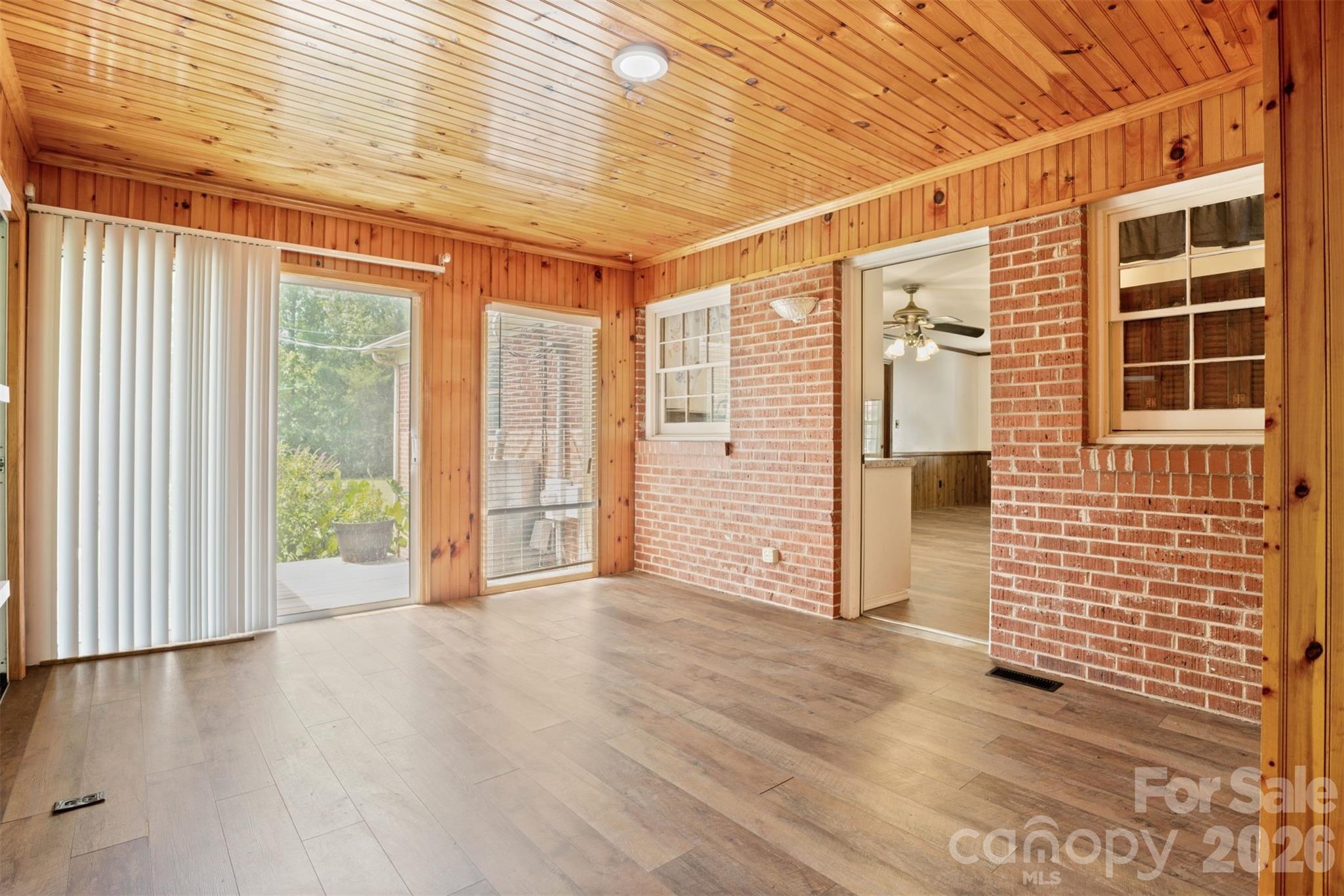 218 S Plantation Road Property Photo 15