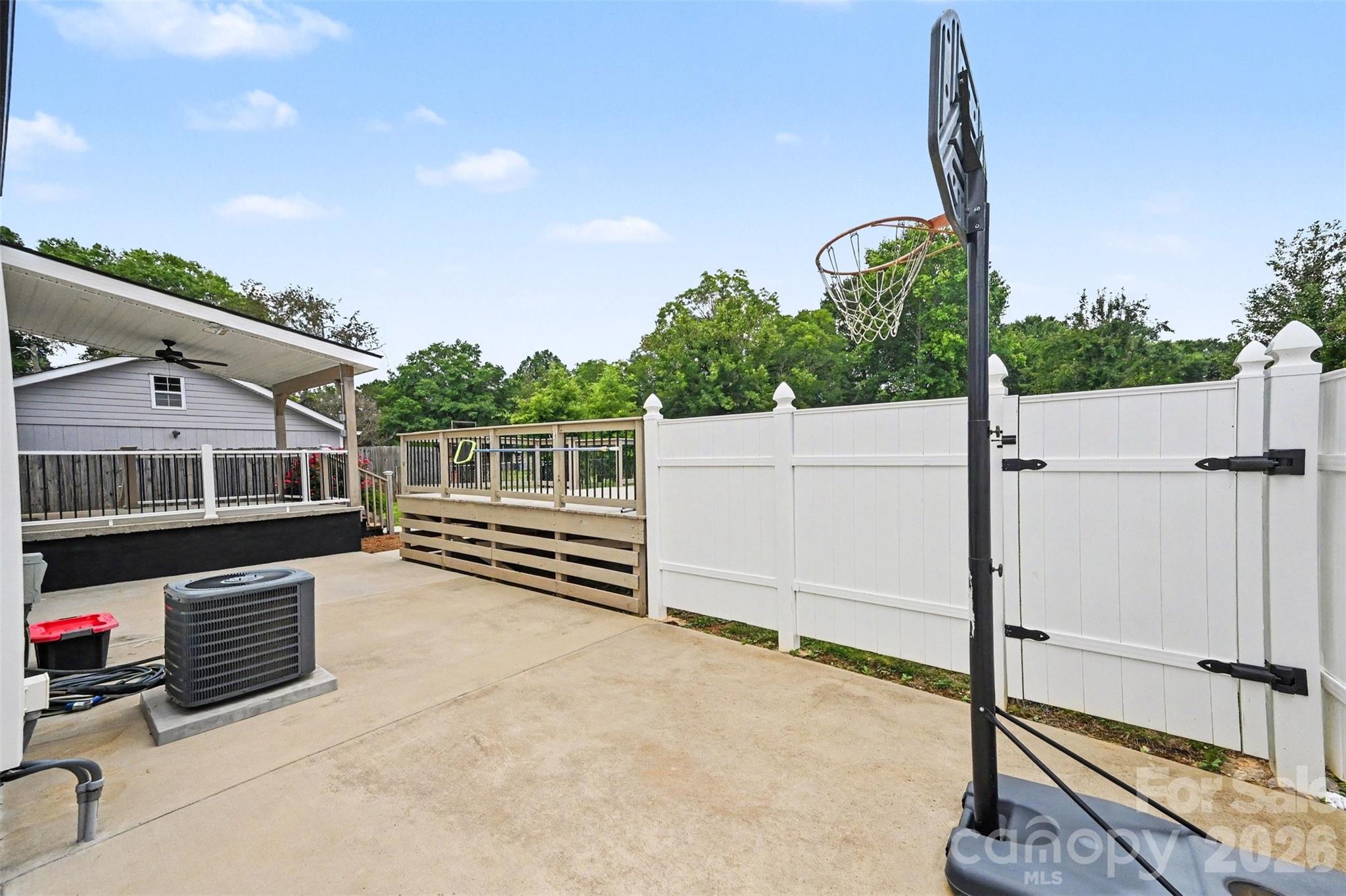 1001 Noles Drive Property Photo 33