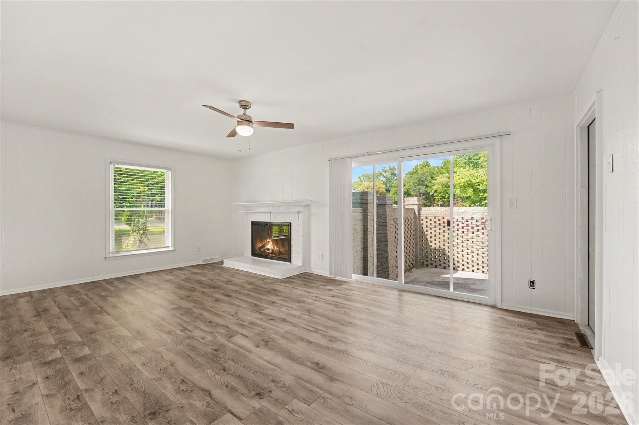 5901 Idlebrook Drive Property Photo 6