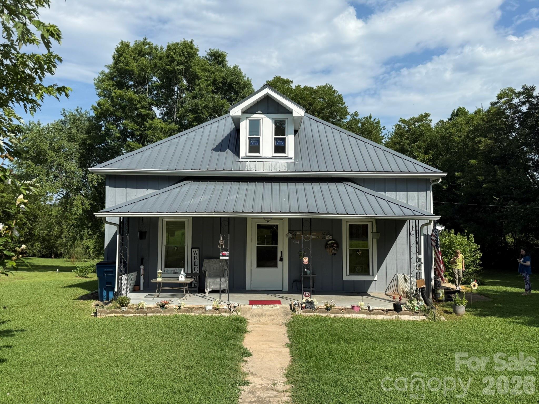 304 Main Avenue Property Photo 1
