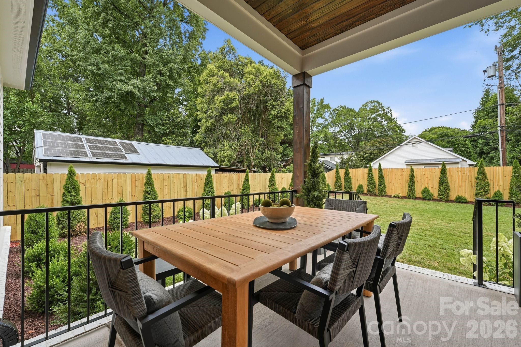 1412 Lyon Court Property Photo 12