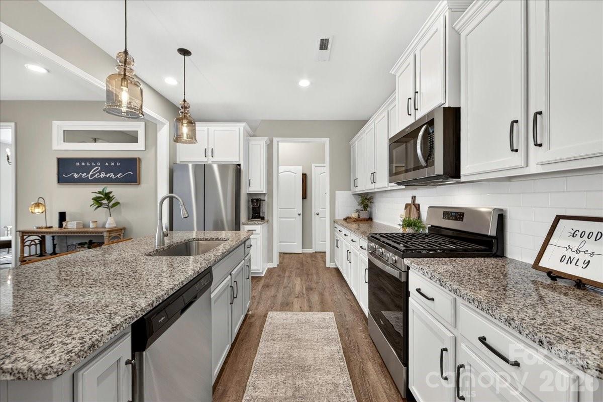 7585 Hartsfield Drive Property Photo 8