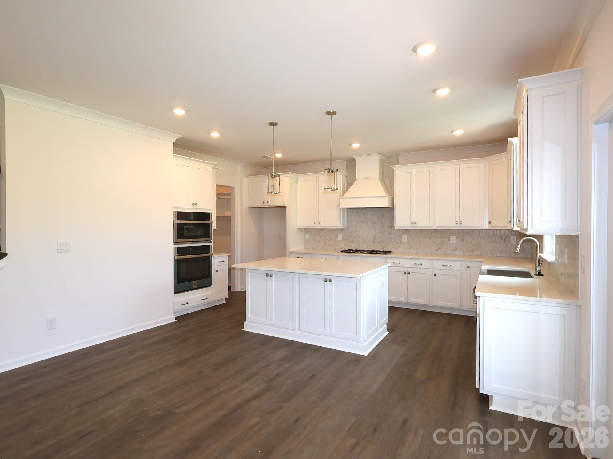 7124 Helmans Drive Property Photo 7