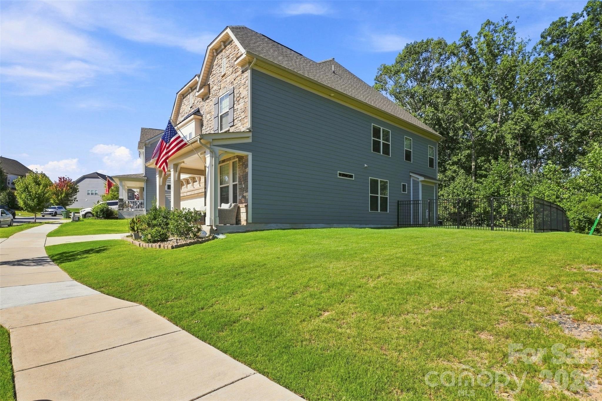 2705 Suffolk Place Property Photo 6