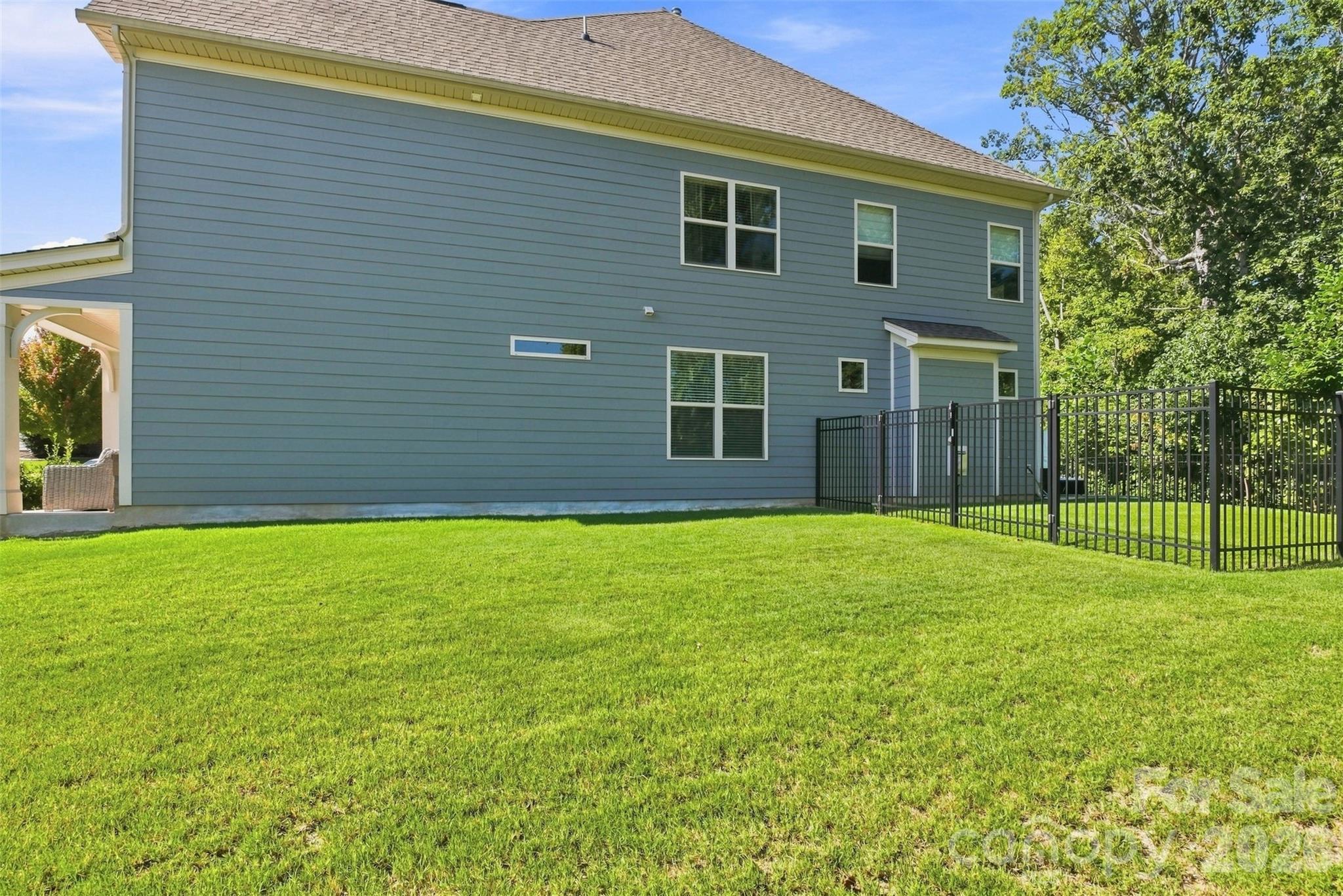 2705 Suffolk Place Property Photo 7