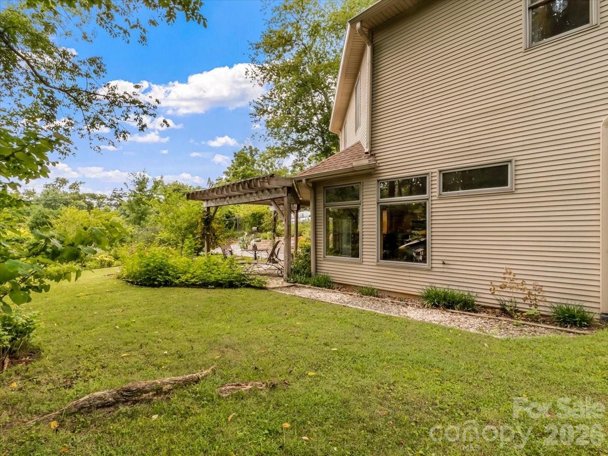 96 Woodrow Avenue Property Photo 4
