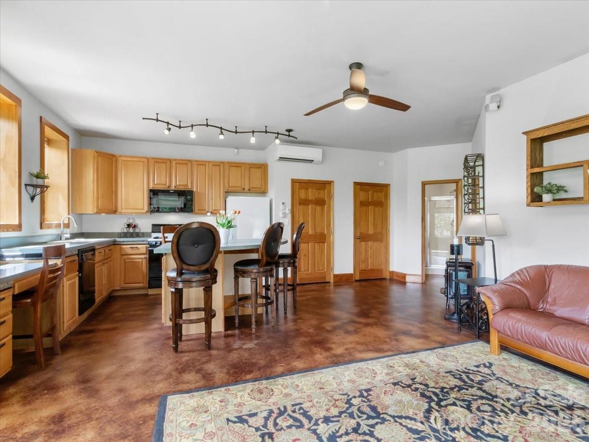 96 Woodrow Avenue Property Photo 8
