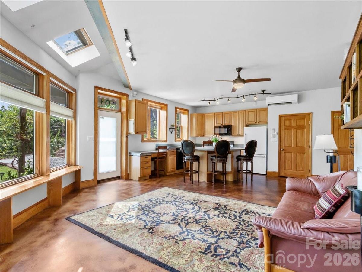 96 Woodrow Avenue Property Photo 9