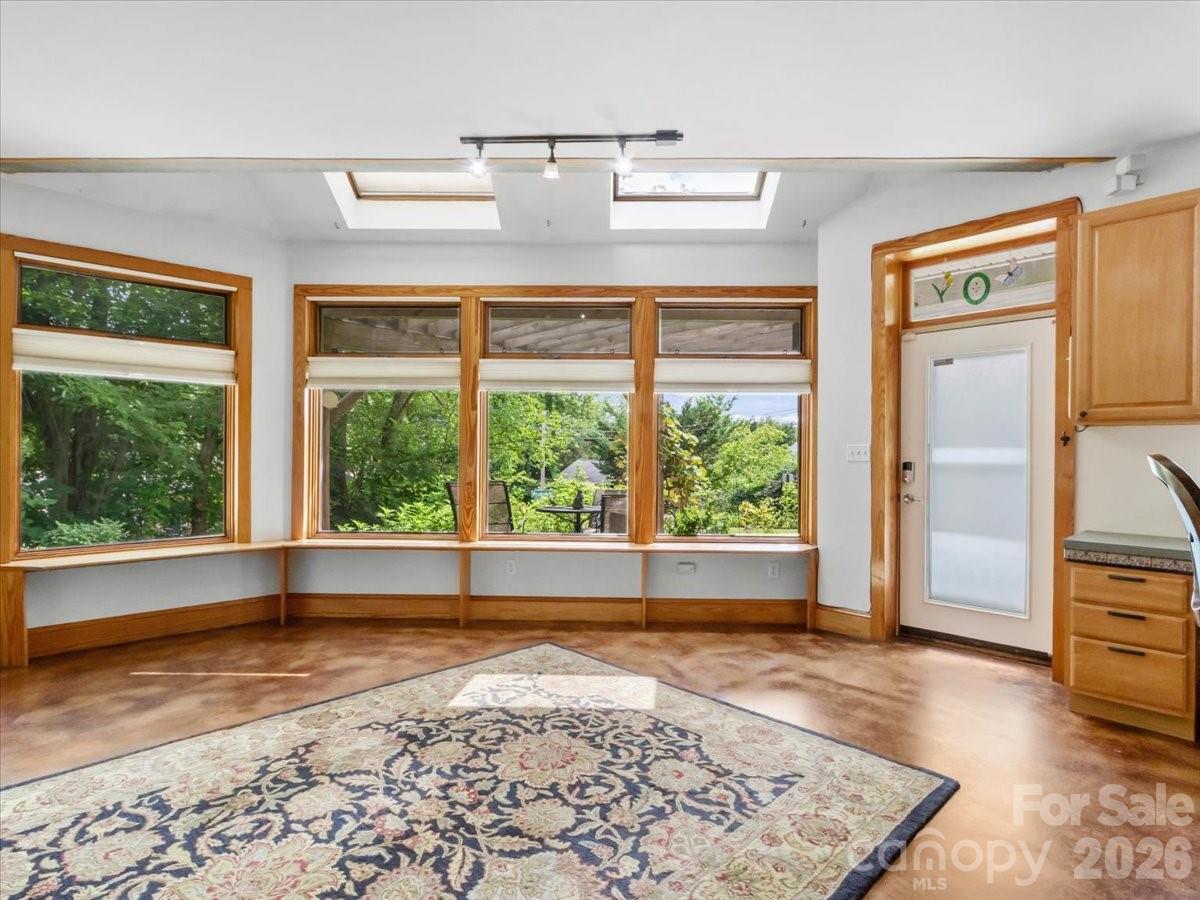96 Woodrow Avenue Property Photo 10