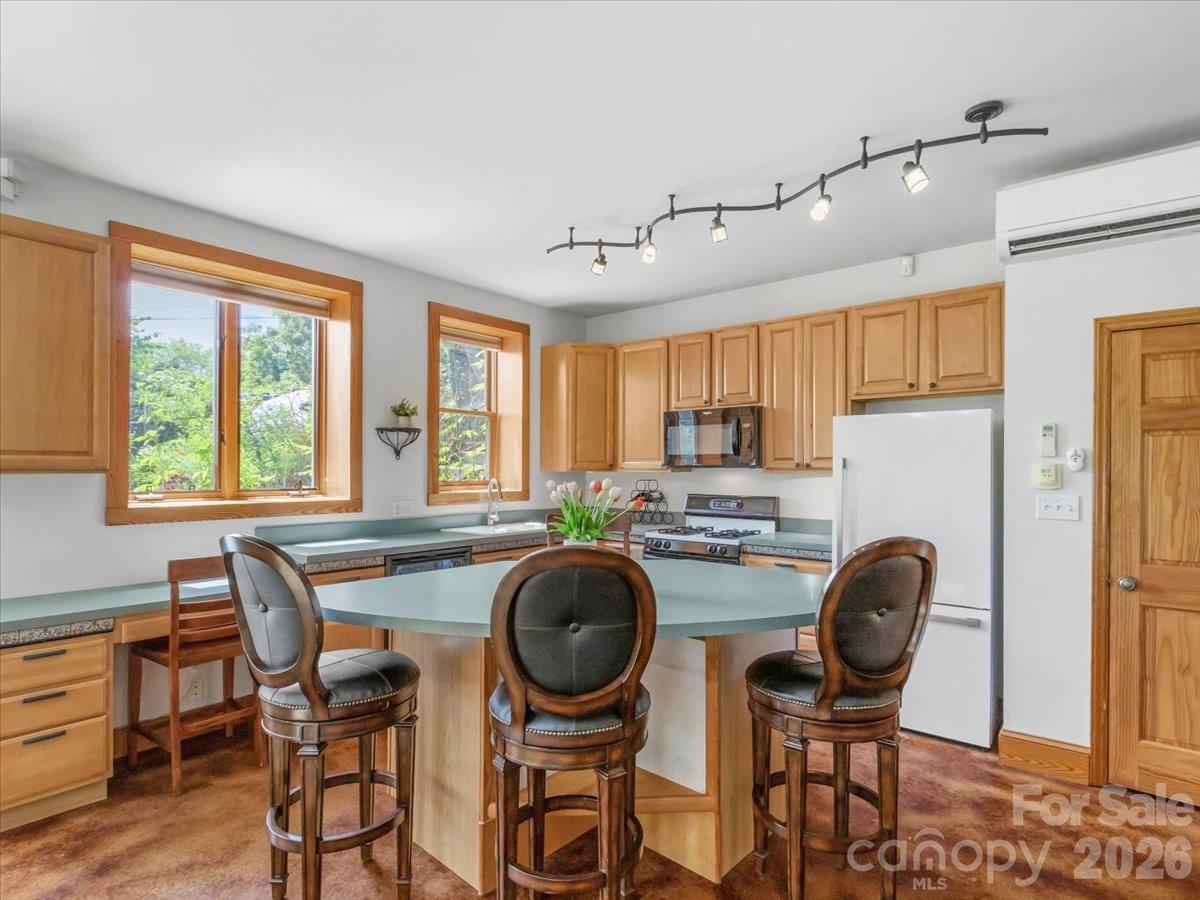 96 Woodrow Avenue Property Photo 13