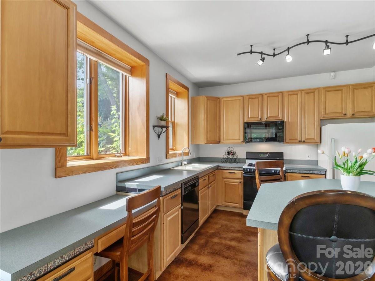 96 Woodrow Avenue Property Photo 14