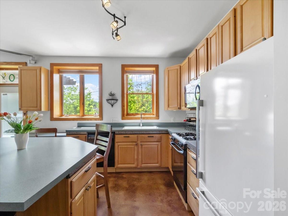 96 Woodrow Avenue Property Photo 15