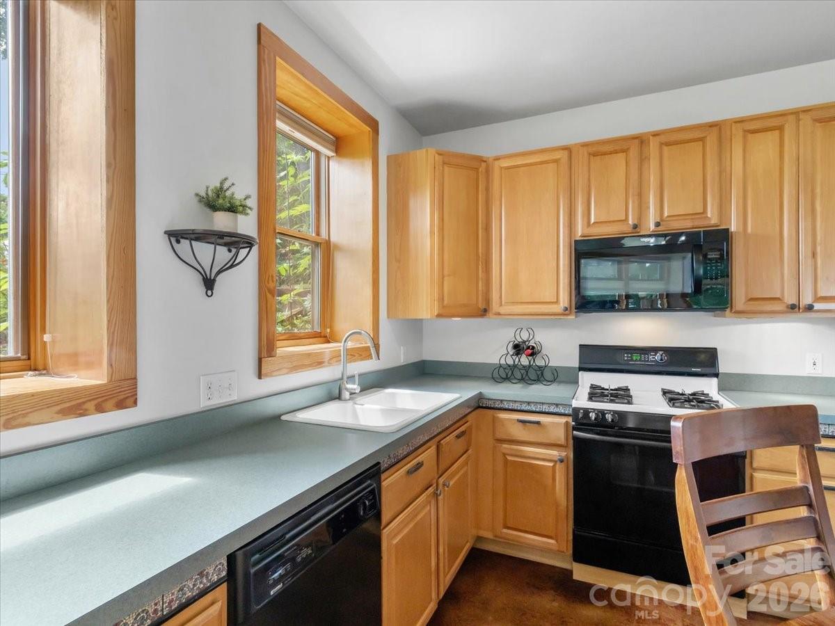 96 Woodrow Avenue Property Photo 17
