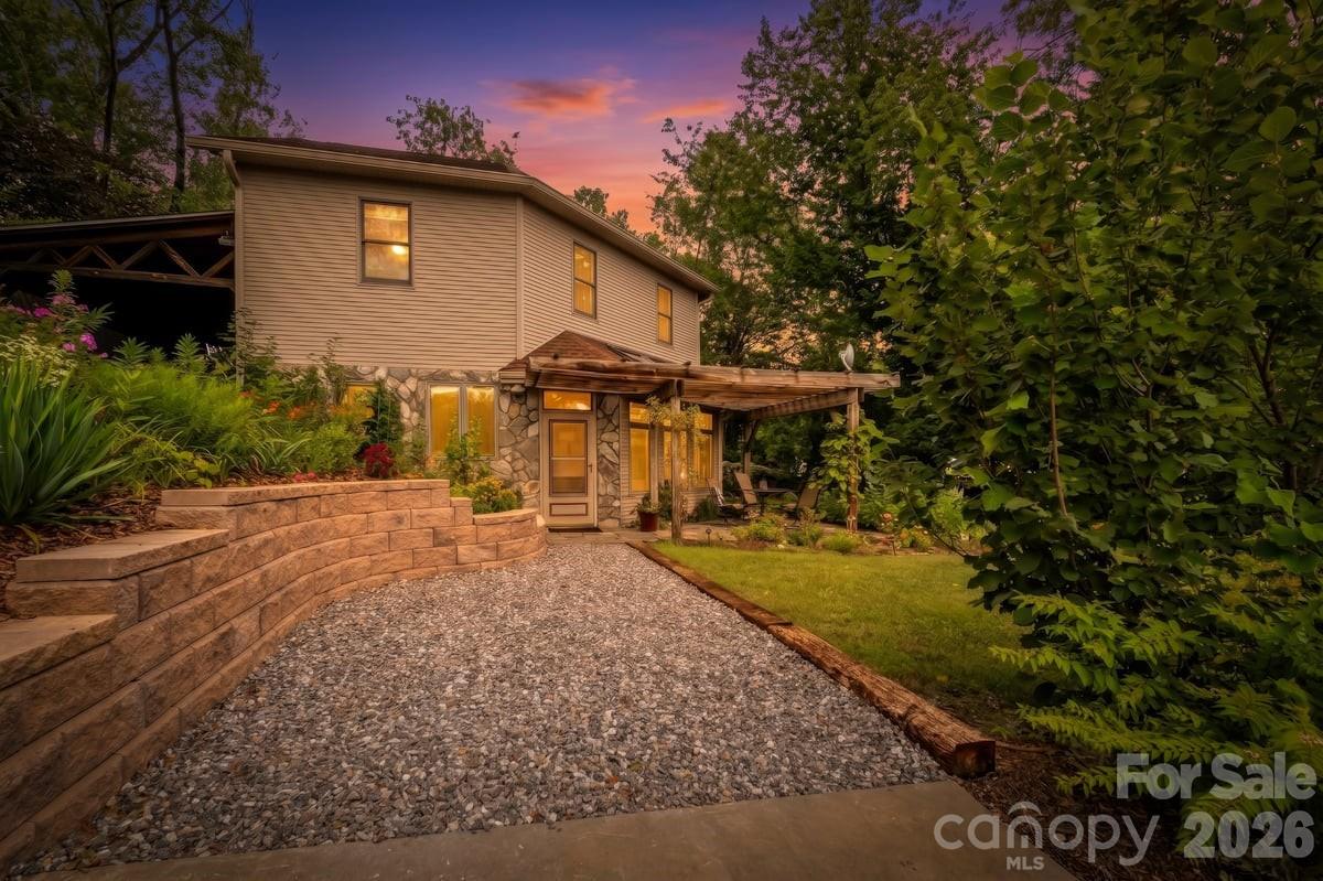 96 Woodrow Avenue Property Photo 35