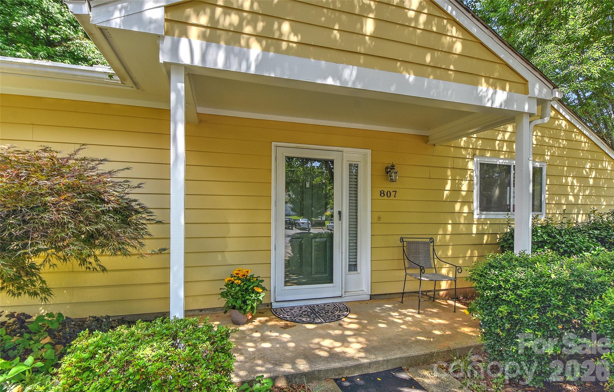 807 Sardis Cove Drive Property Photo 1