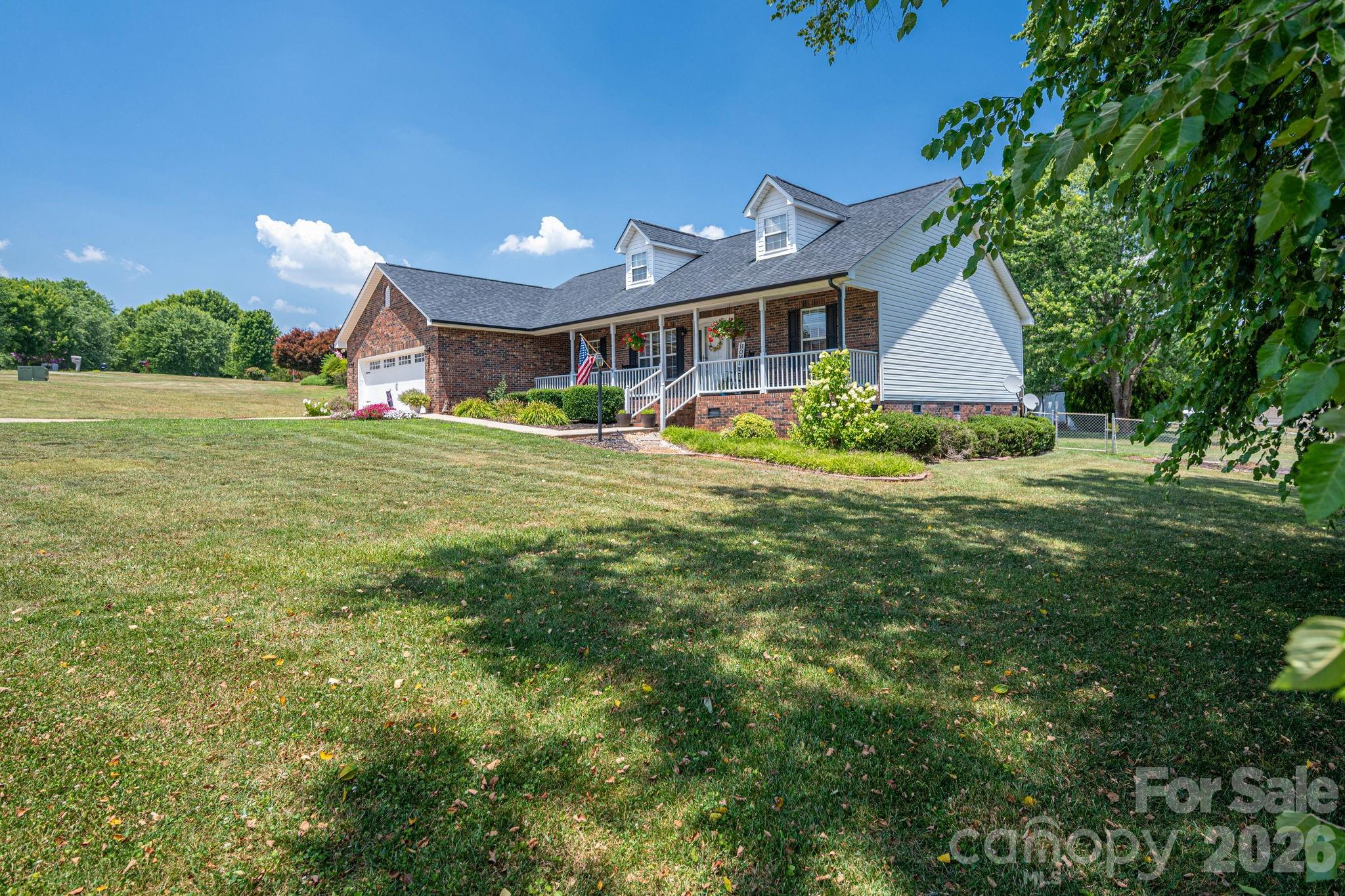 2524 Old Pond Drive Property Photo 2