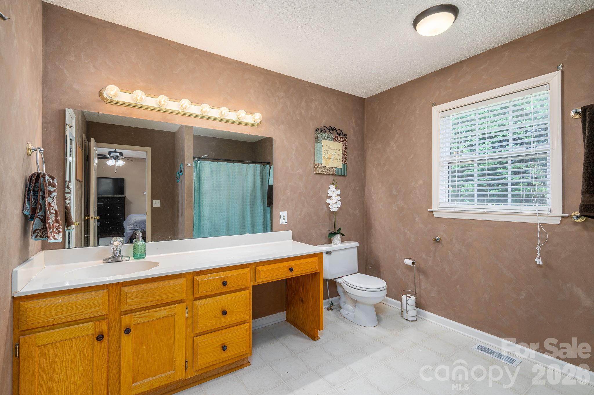 2524 Old Pond Drive Property Photo 20