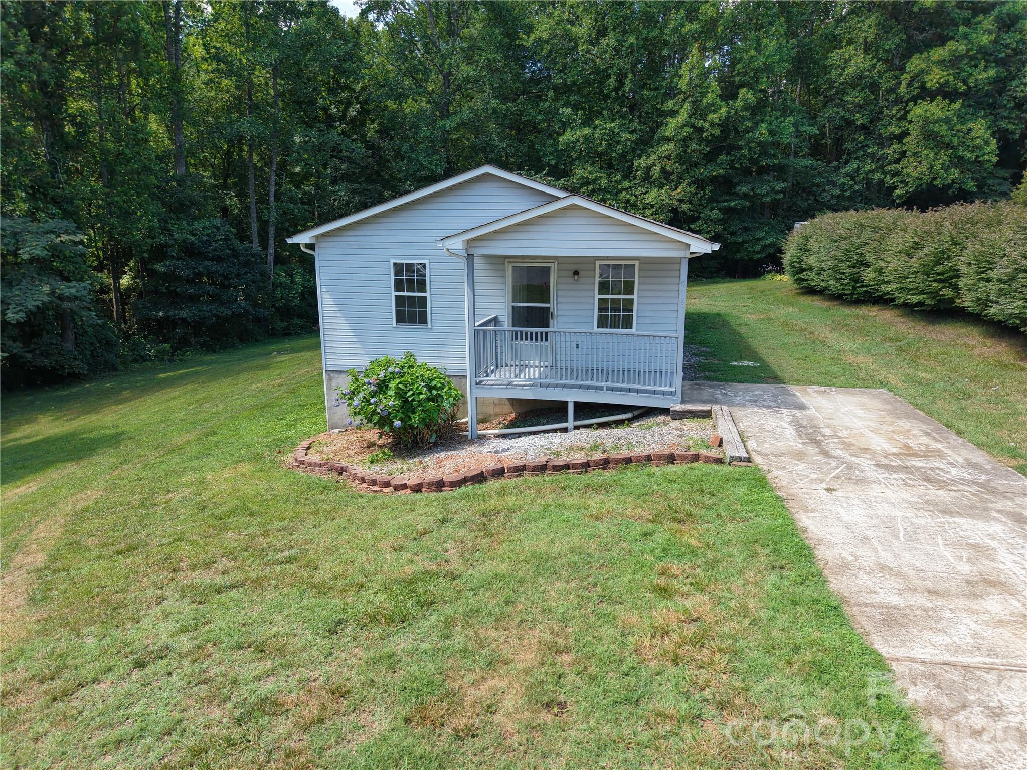 4843 Mayfield Drive Property Photo 3