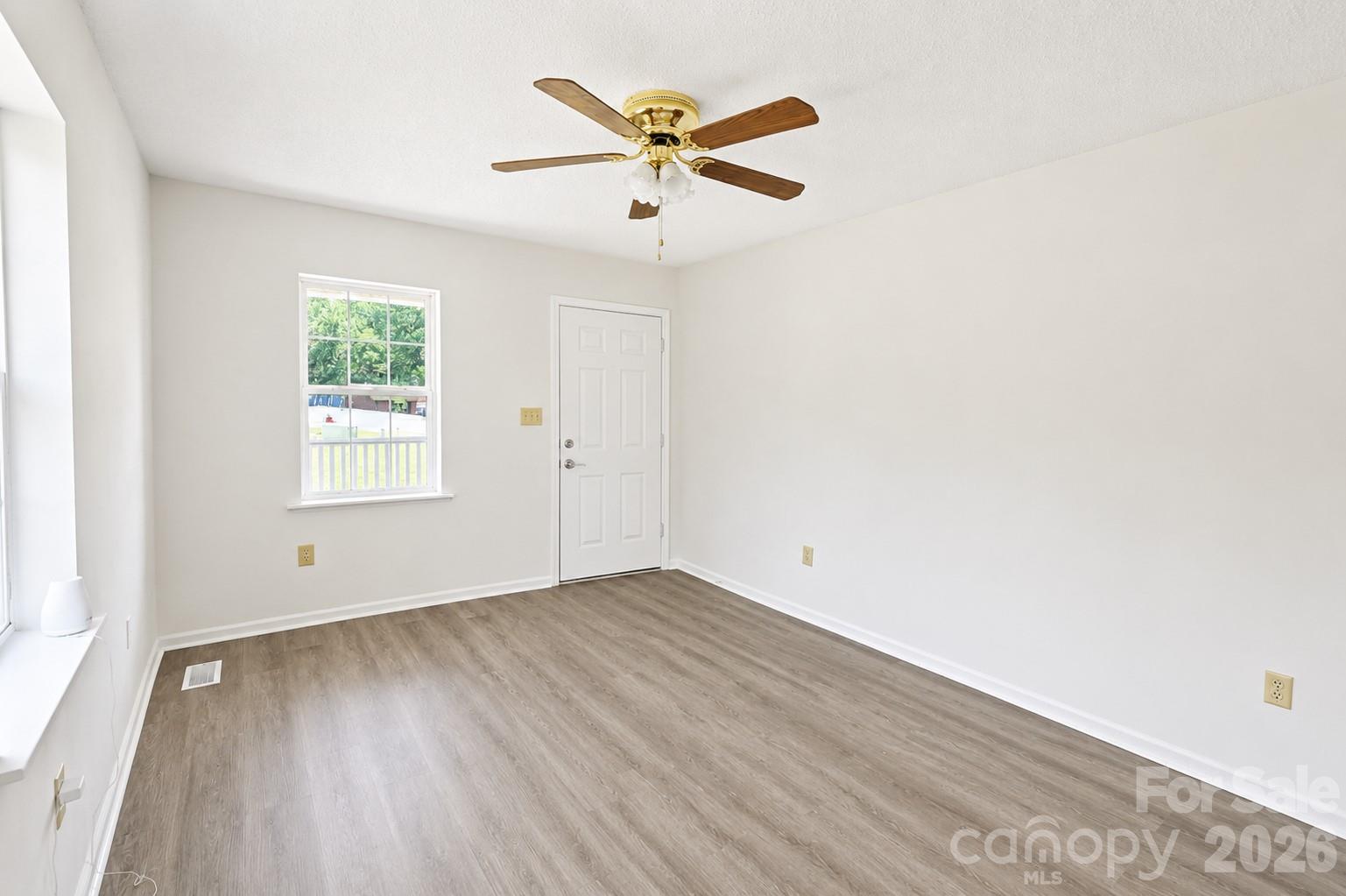 4843 Mayfield Drive Property Photo 14