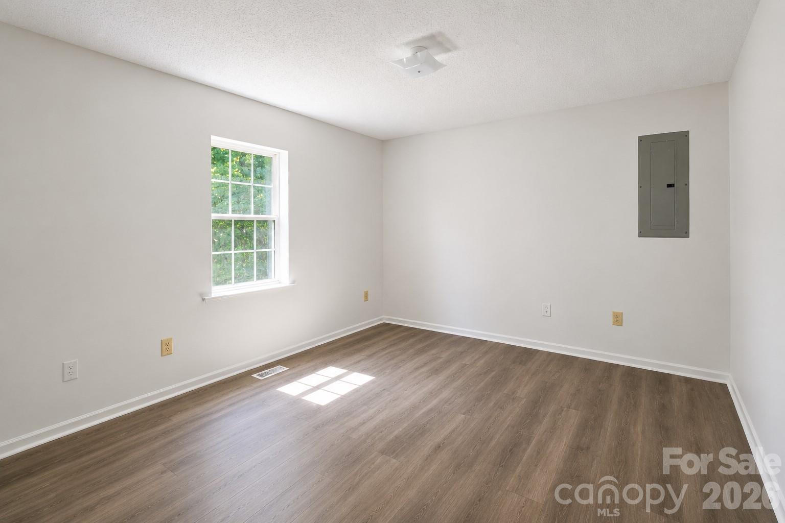 4843 Mayfield Drive Property Photo 21