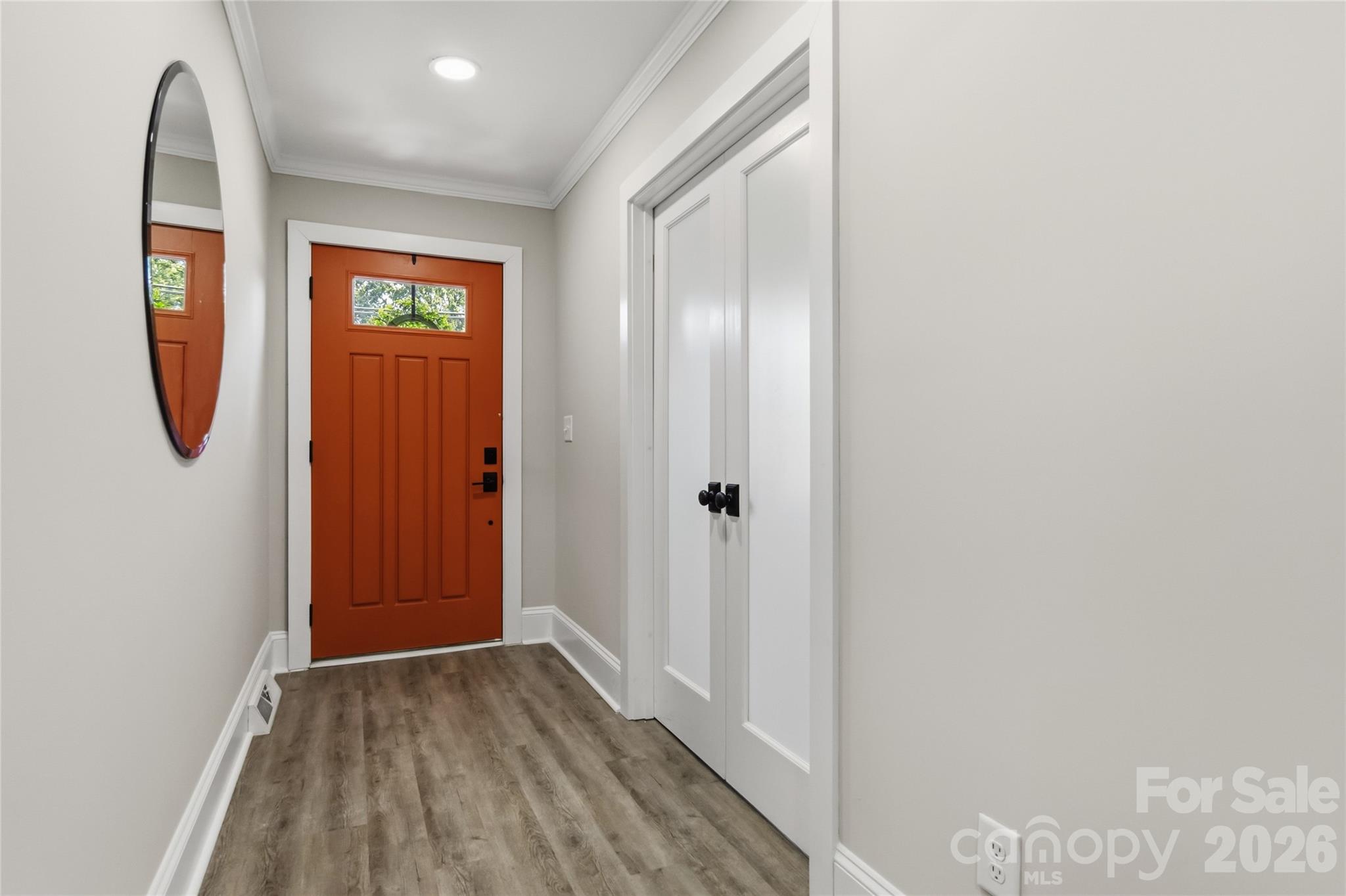201 W Elm Street Property Photo 4