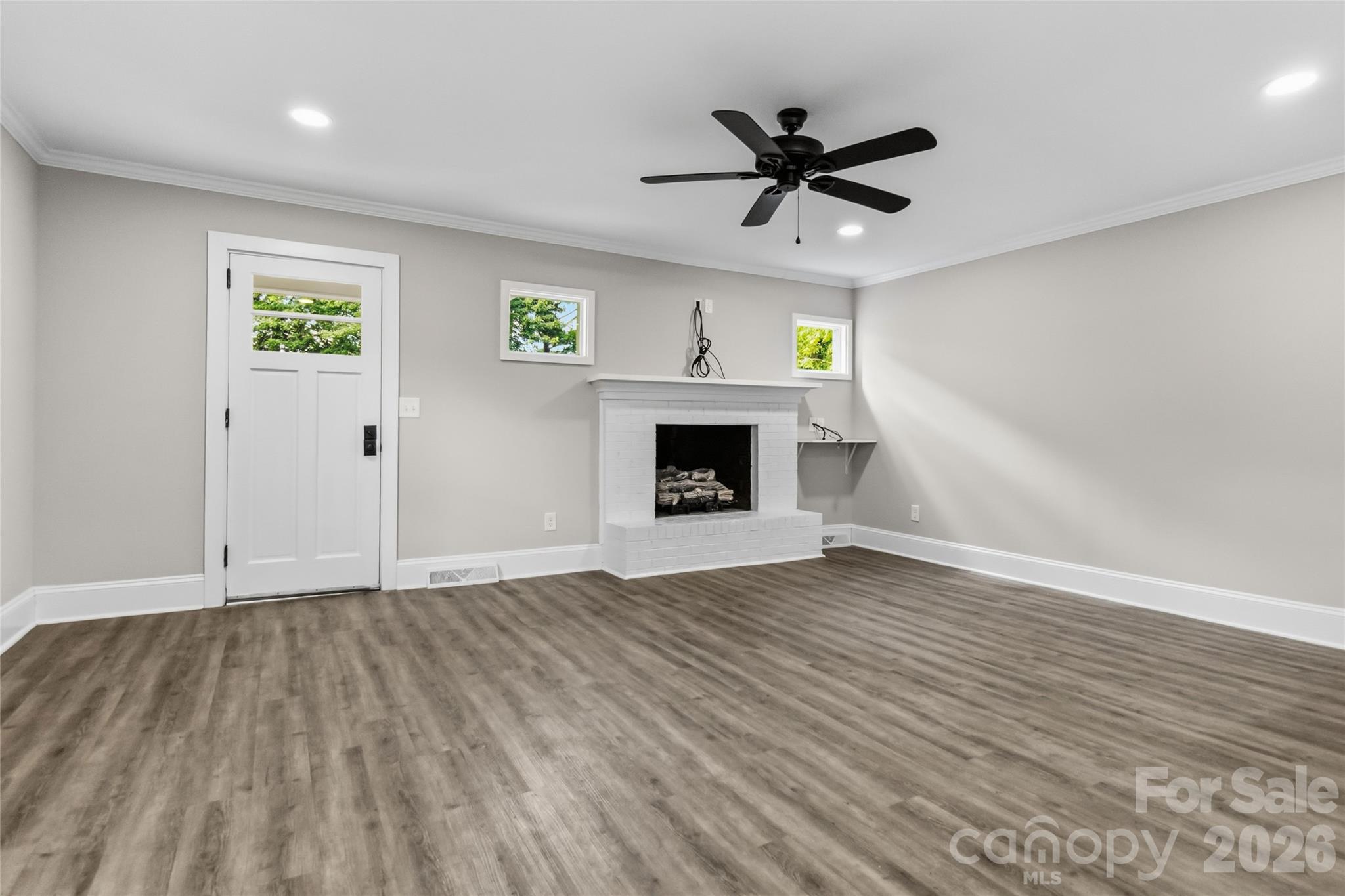 201 W Elm Street Property Photo 5