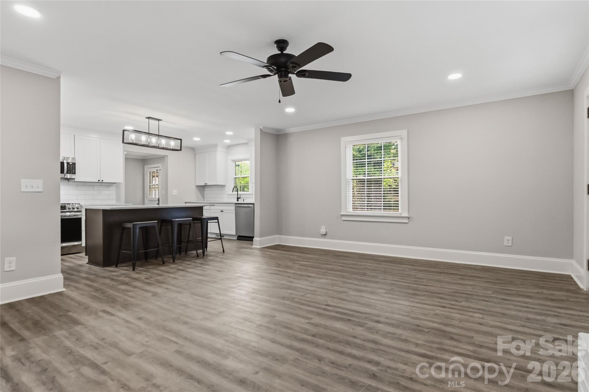 201 W Elm Street Property Photo 7
