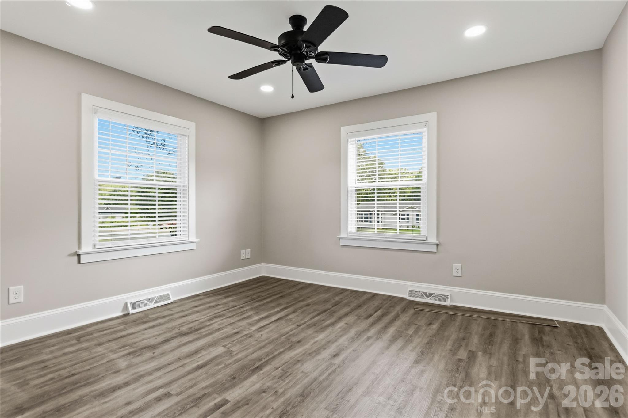 201 W Elm Street Property Photo 14