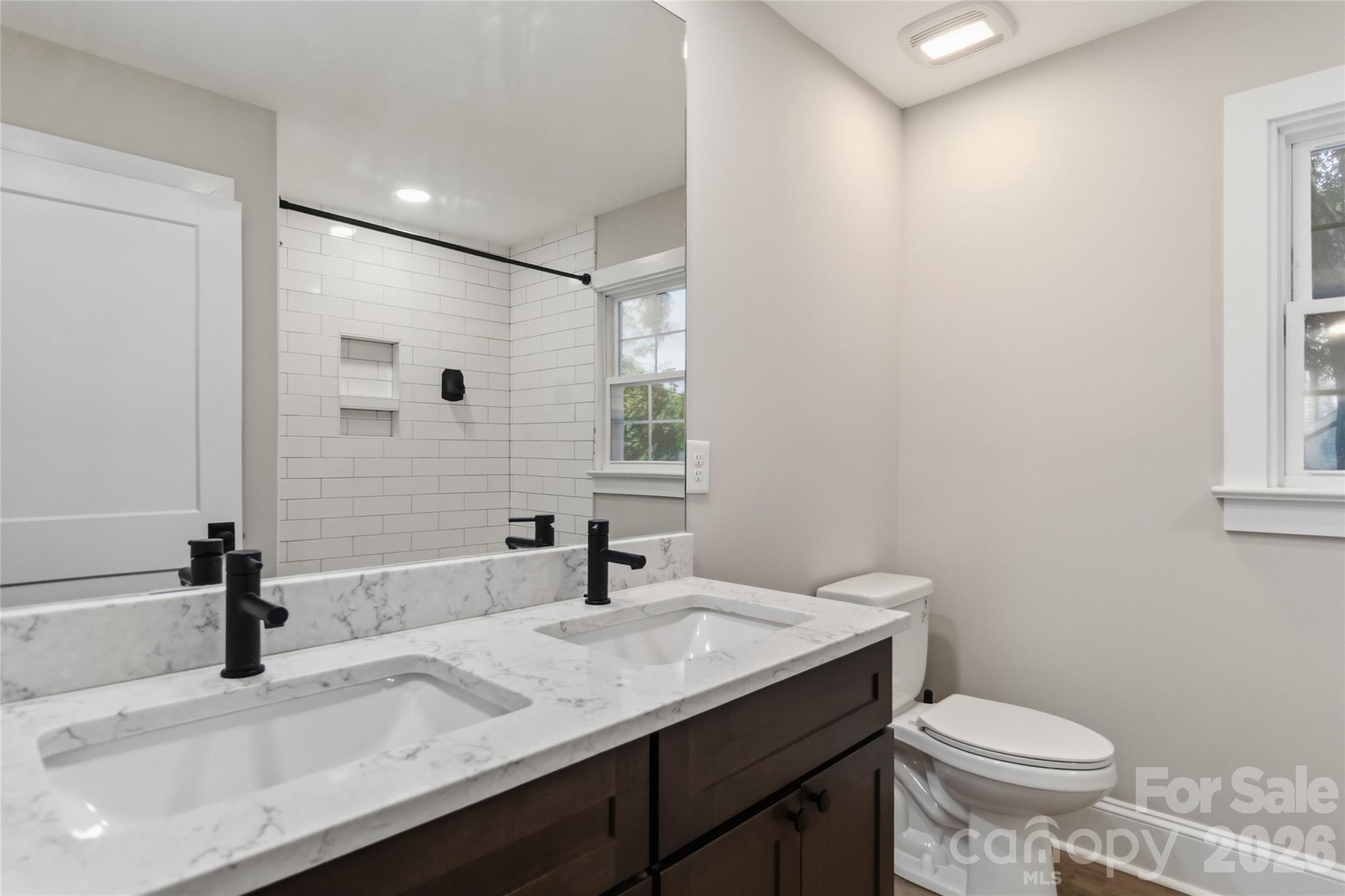 201 W Elm Street Property Photo 16