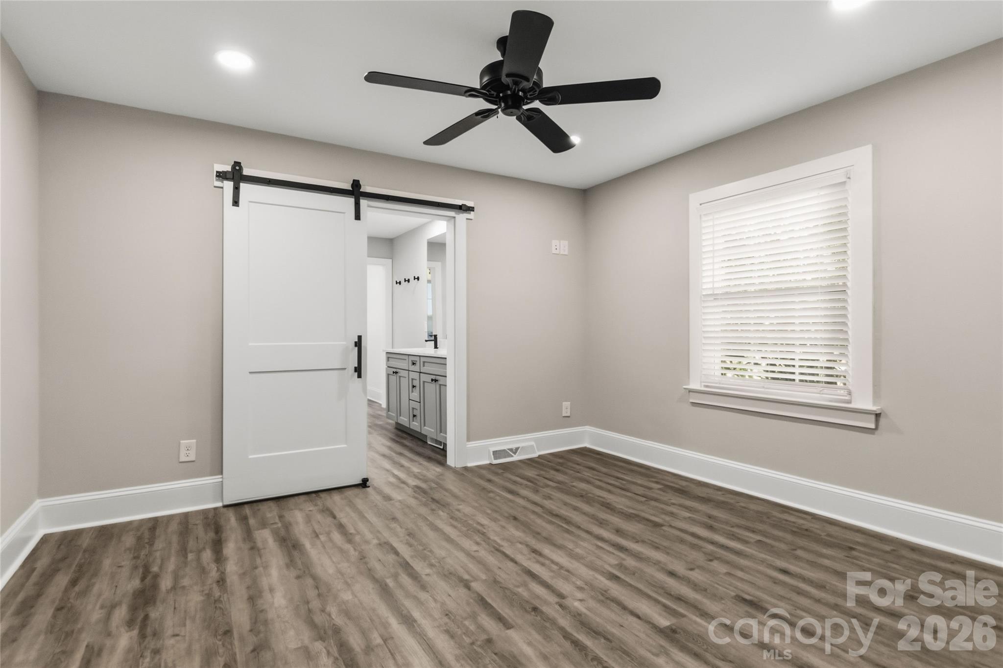 201 W Elm Street Property Photo 18