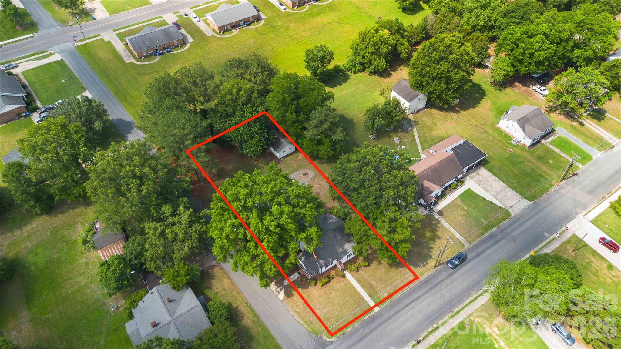 201 W Elm Street Property Photo 33