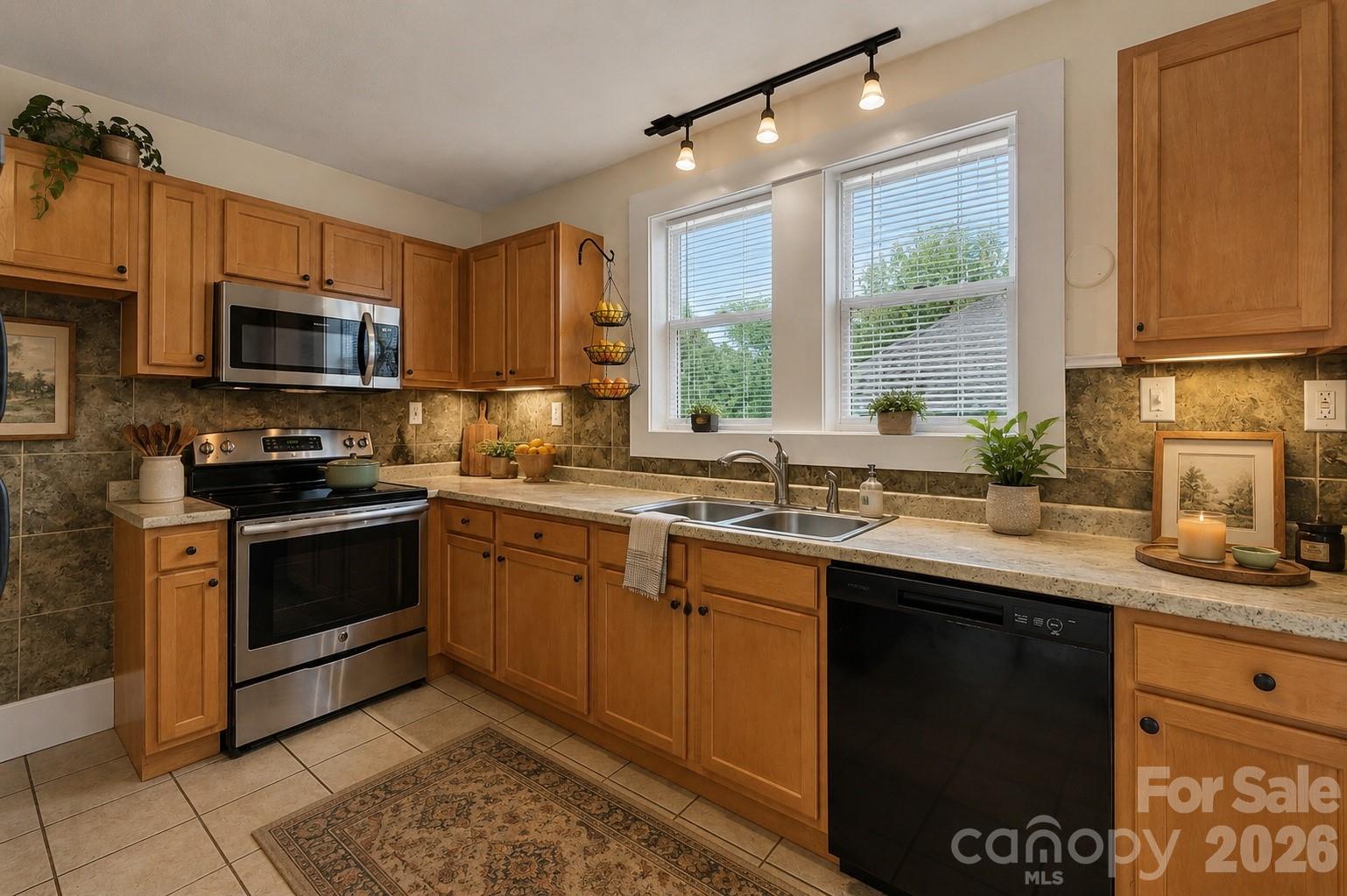 10 Enka Oak Street Property Photo 5