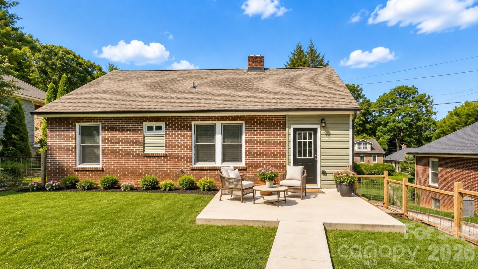 10 Enka Oak Street Property Photo 13