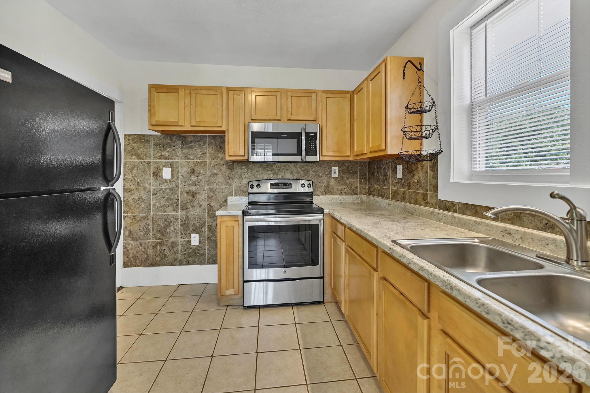 10 Enka Oak Street Property Photo 17
