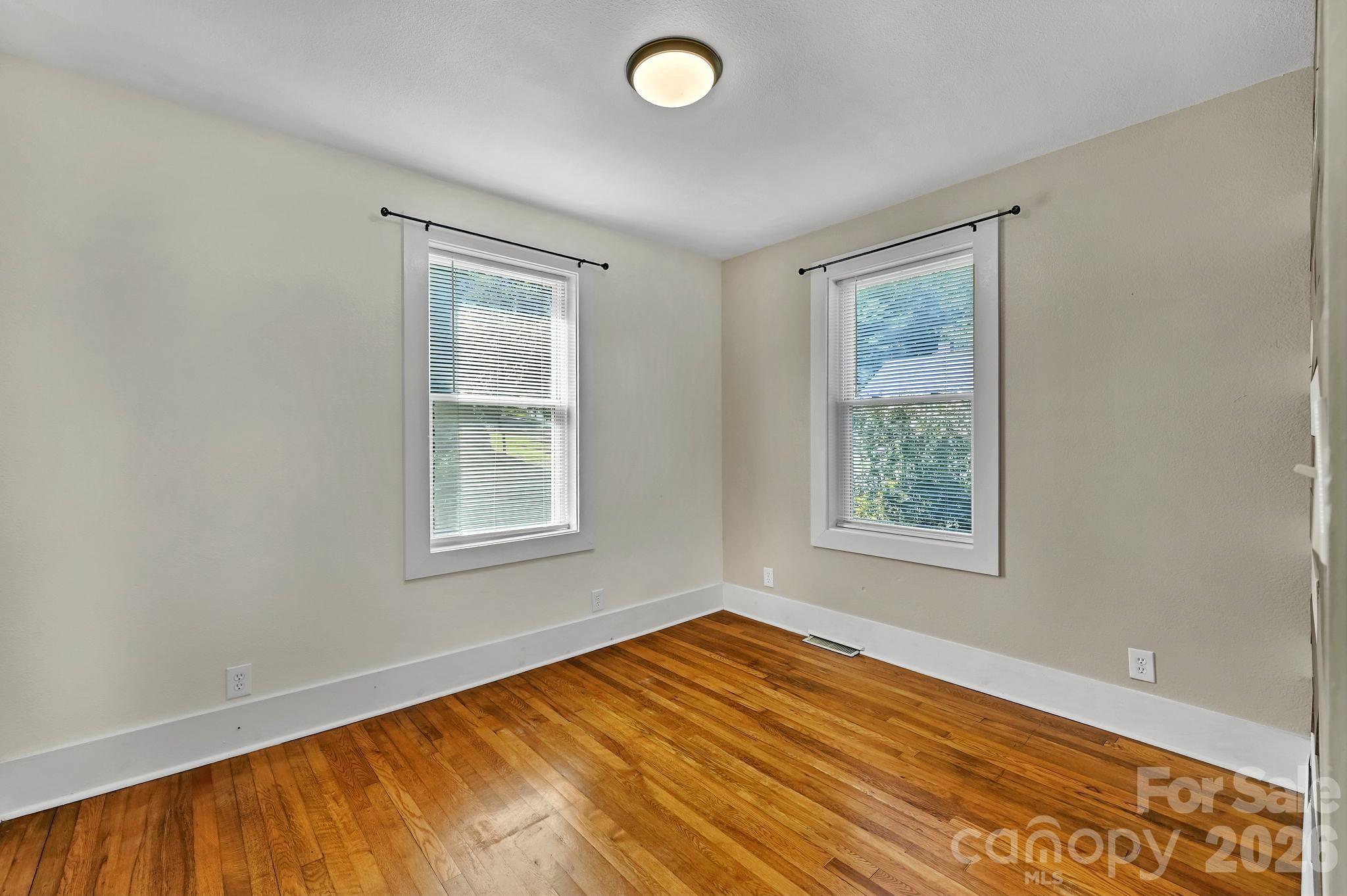 10 Enka Oak Street Property Photo 20
